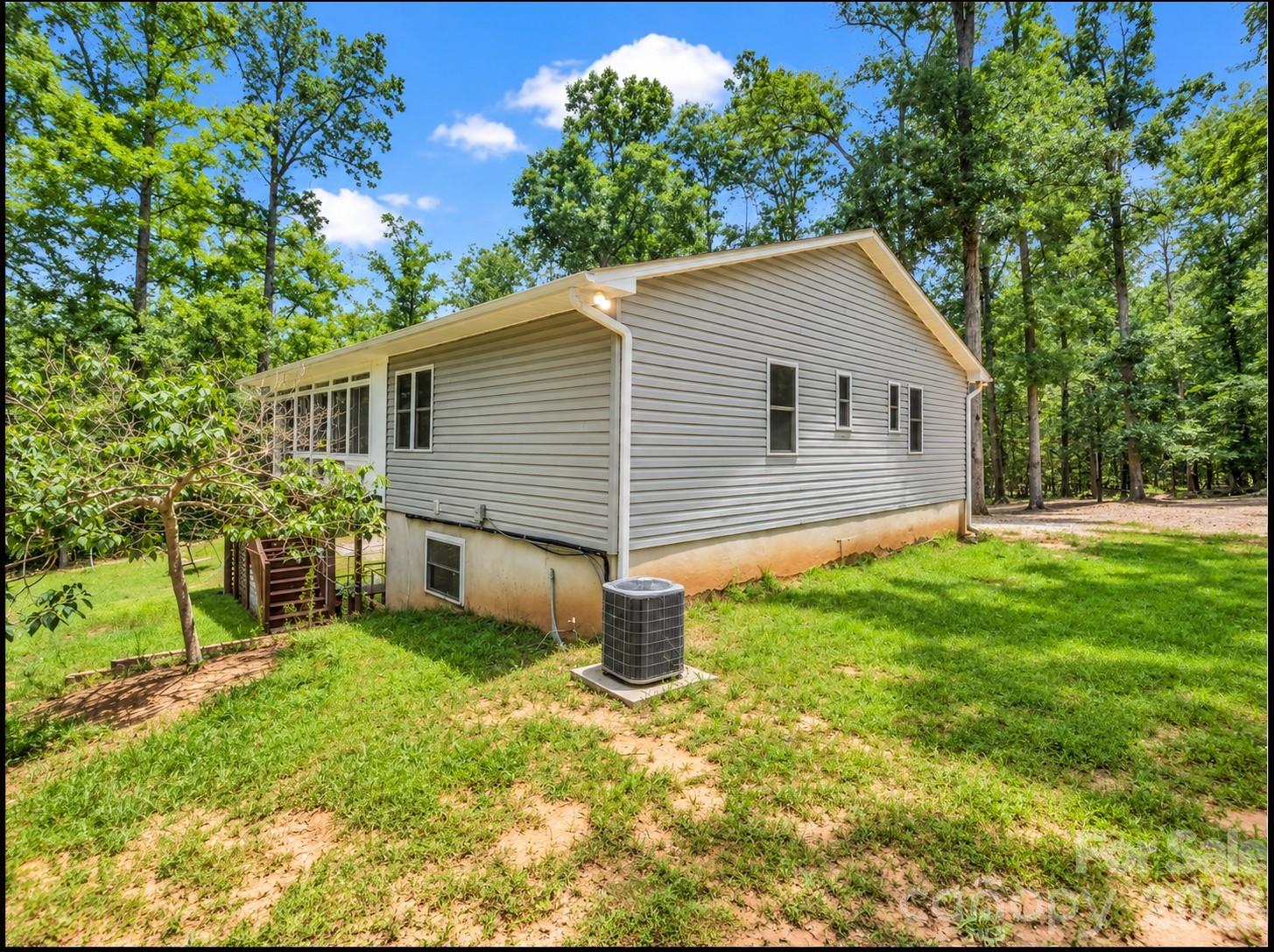 Single Family Residence at 1943 Landrum Road, Columbus, photo 7 of 32