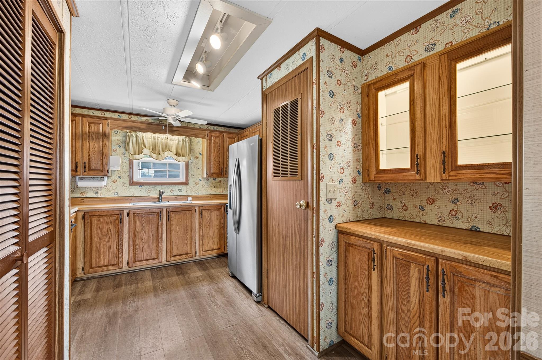Single Family Residence at 2468 Old Mountain Road, Statesville, photo 10 of 33
