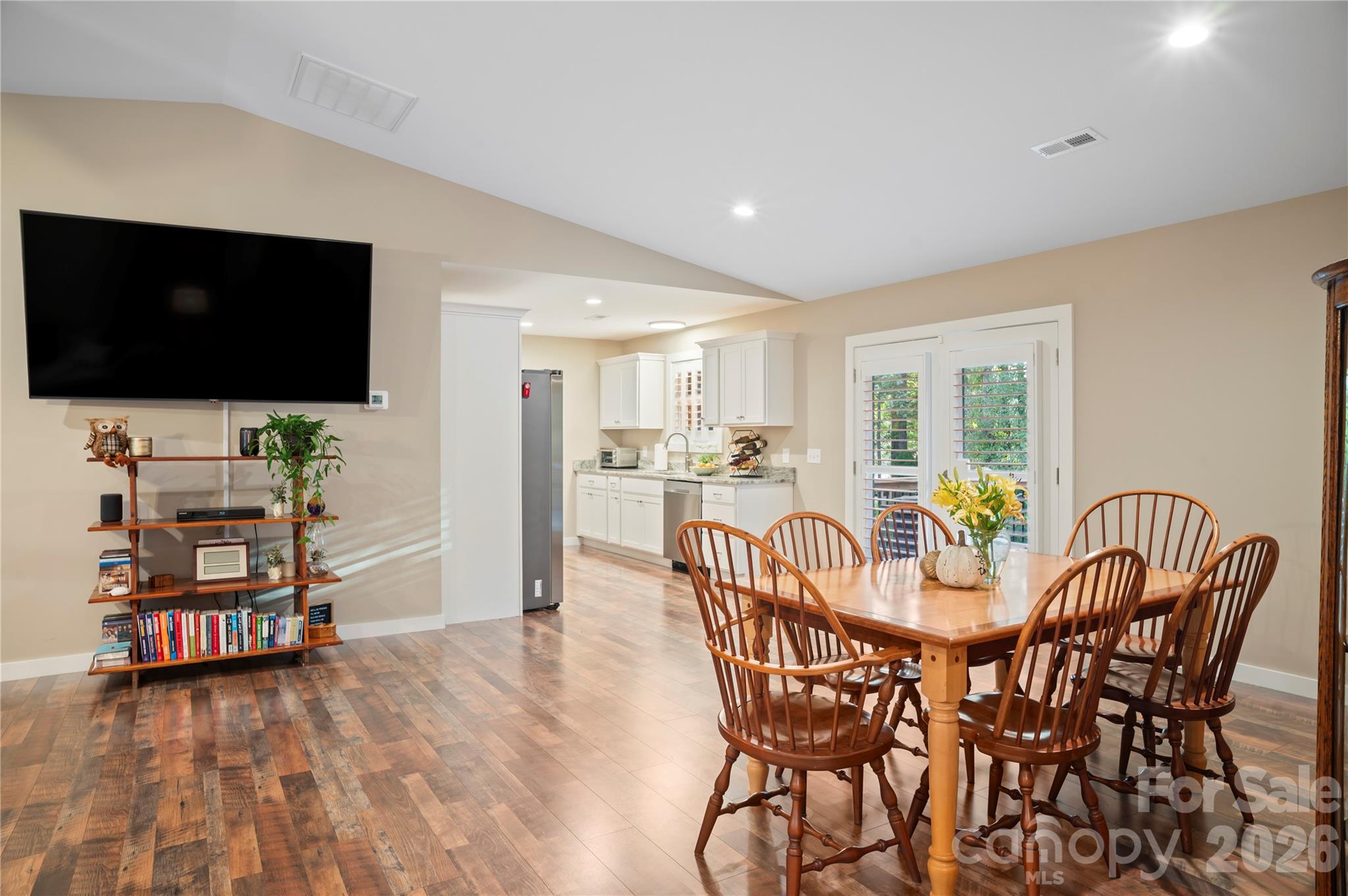 Single Family Residence at 212 Walt Drive, Hendersonville, photo 18 of 45