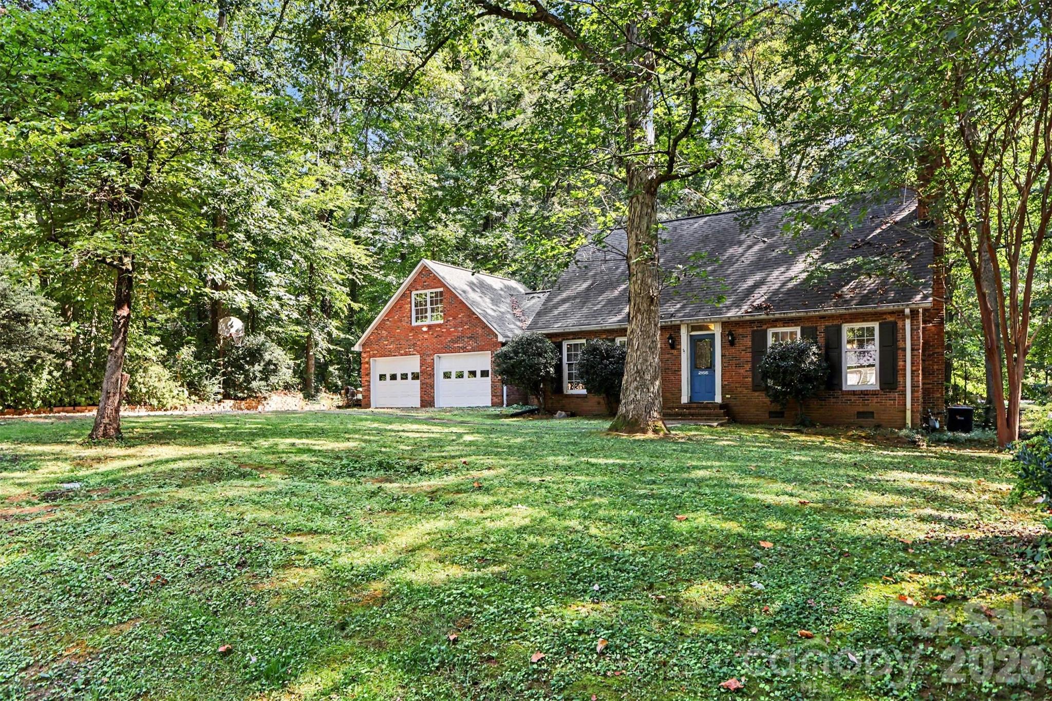 Single Family Residence at 2156 Olde Creek Road, Rock Hill, photo 2 of 22