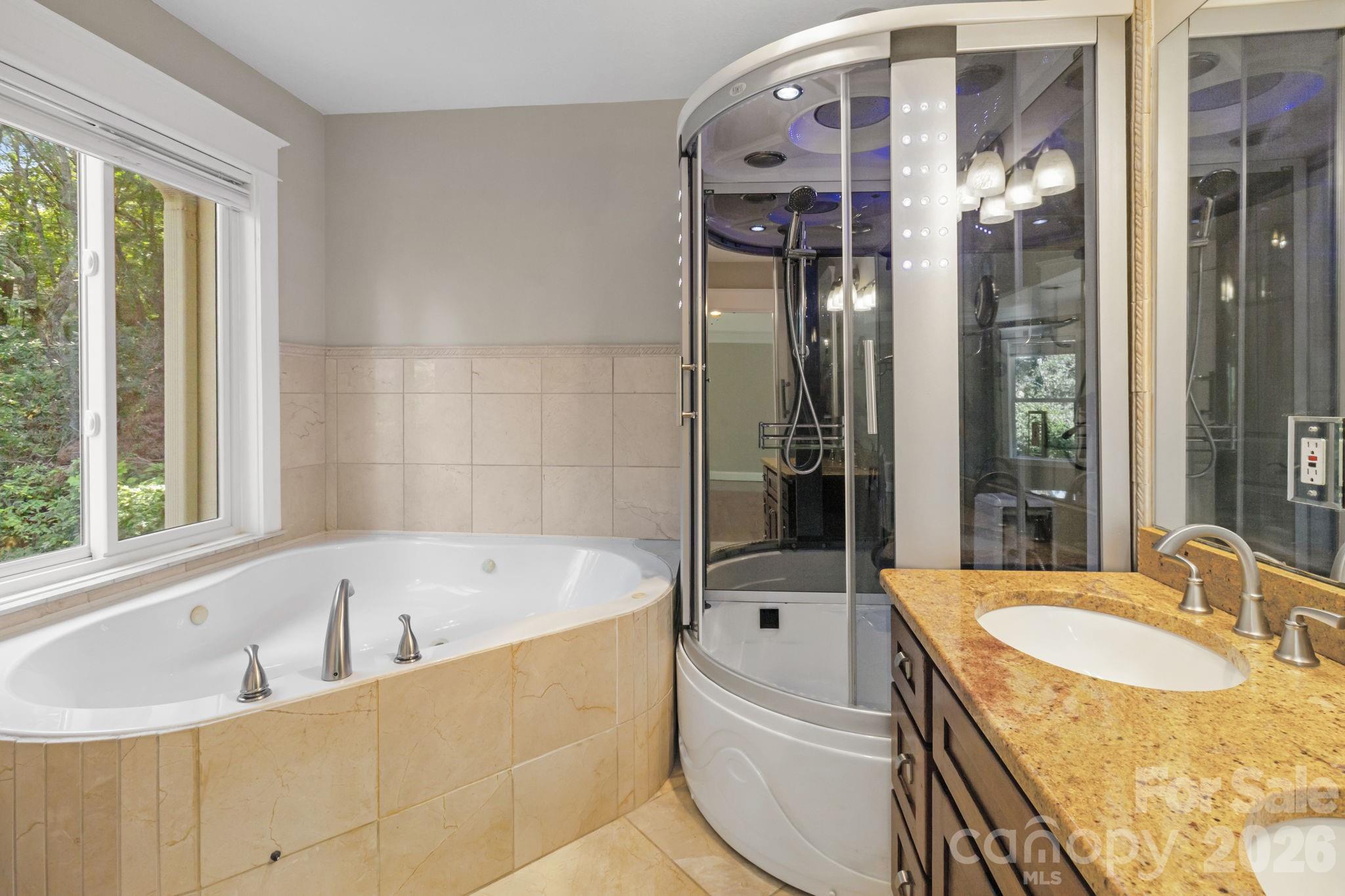 Primary suite/bathroom - 6 Kit Court, Fletcher