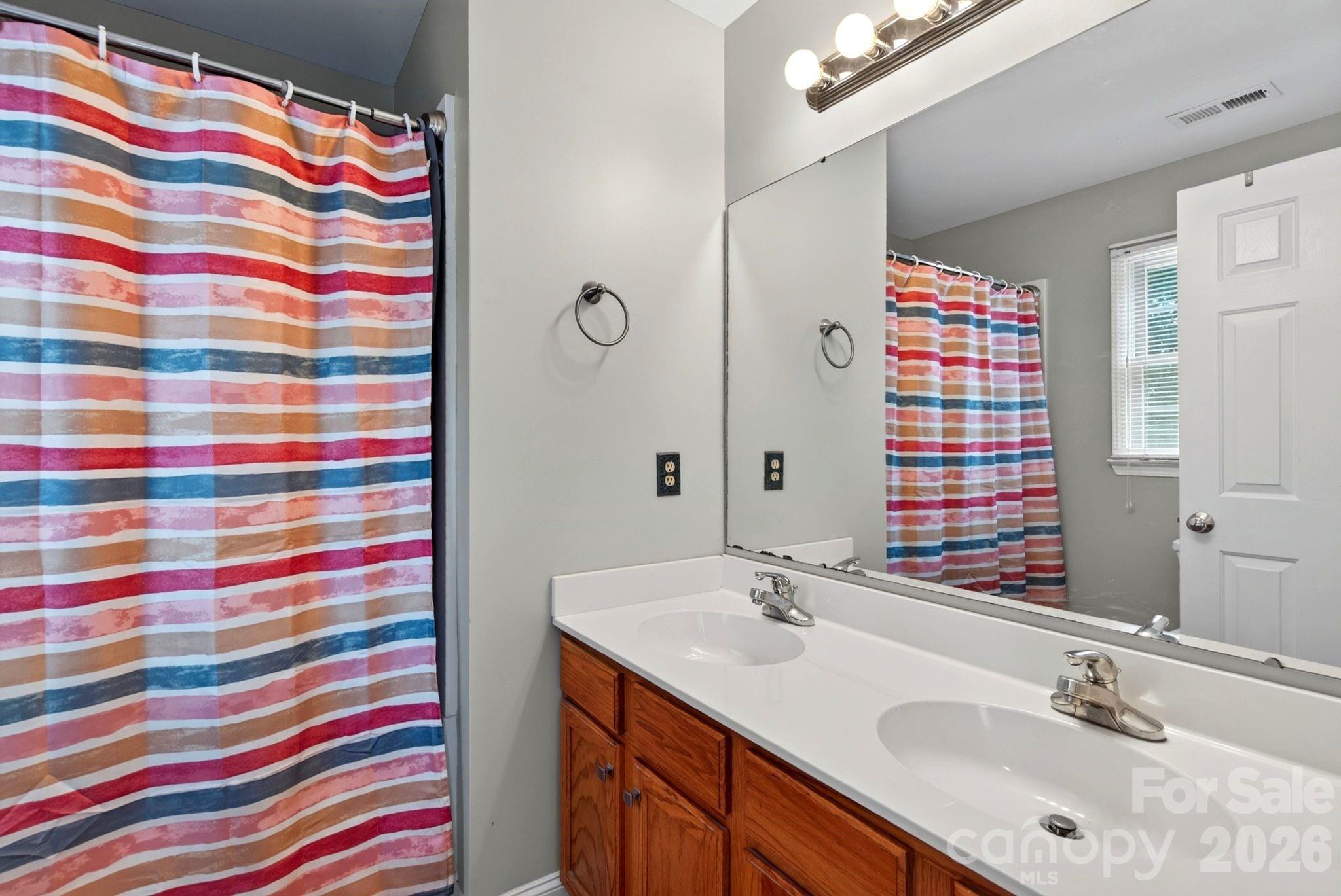 Primary bath - 47 Royal Oaks Road, Arden