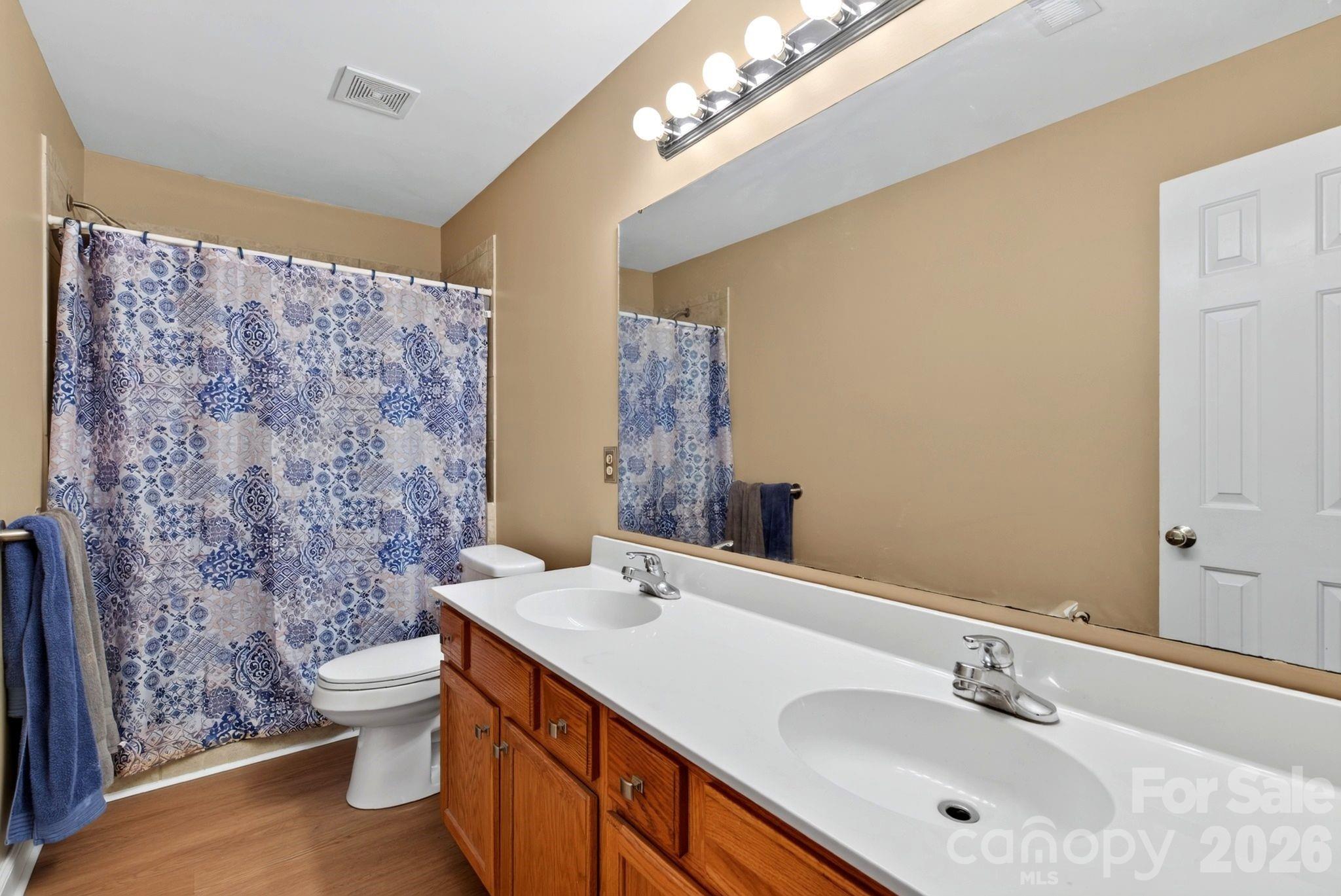 Hall bath - 47 Royal Oaks Road, Arden