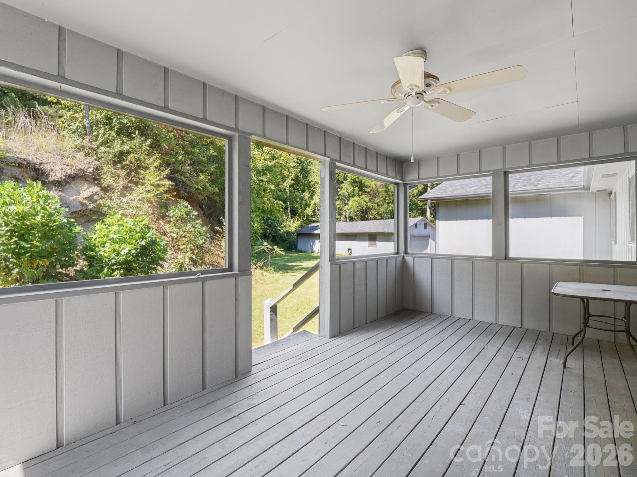 Screened back porch - 727 E Lyda Road, Hendersonville