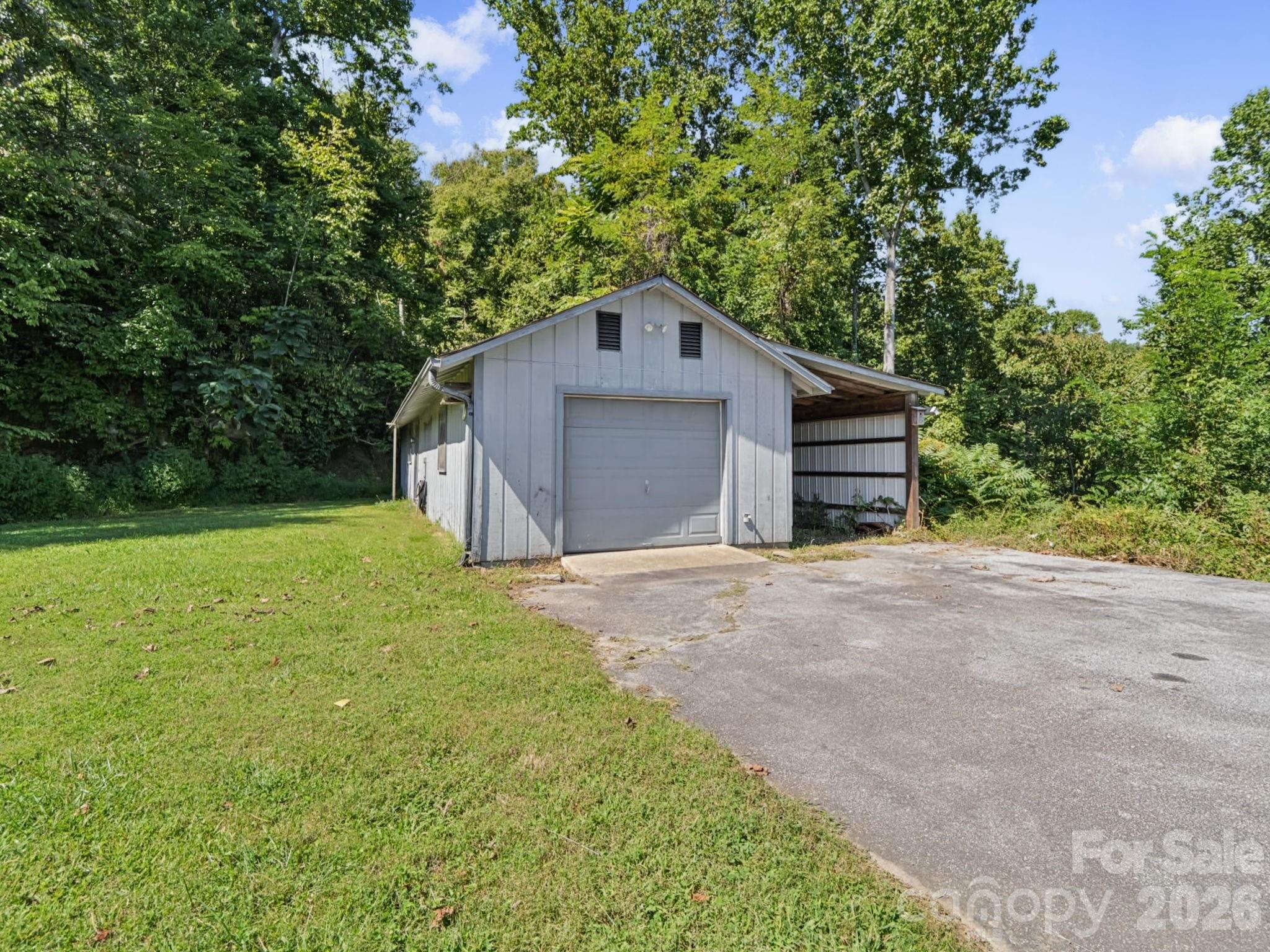 Extra Garage/Storage - 727 E Lyda Road, Hendersonville