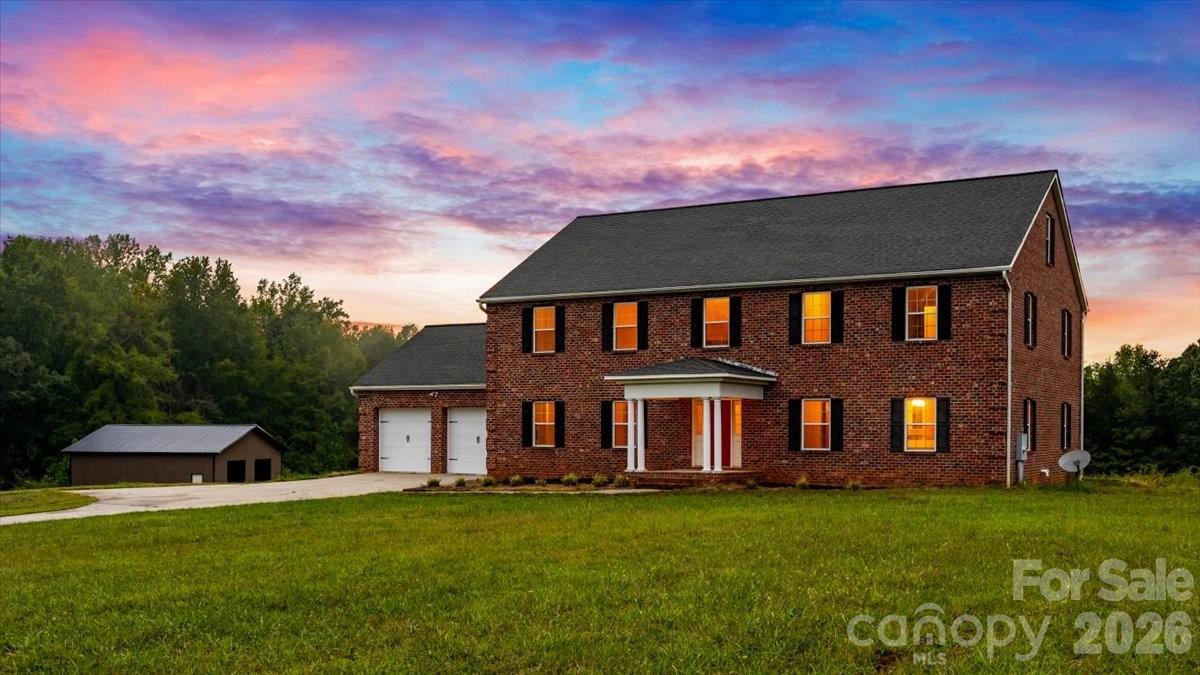 Single Family Residence at 2536 Tyro Road, Lexington, photo 2 of 47