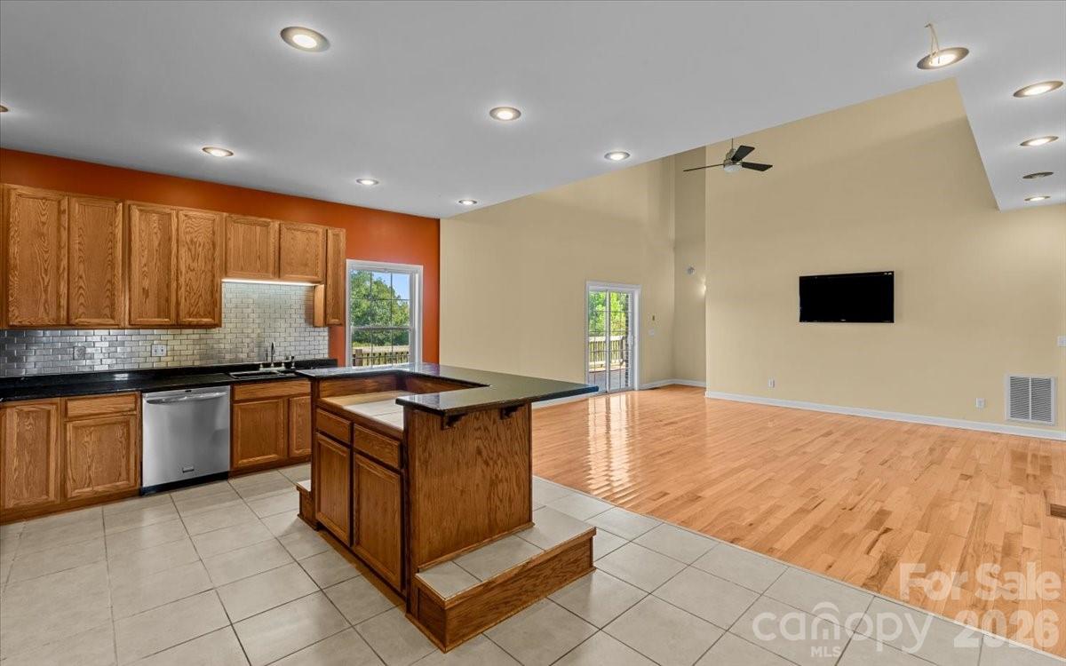 Single Family Residence at 2536 Tyro Road, Lexington, photo 12 of 47