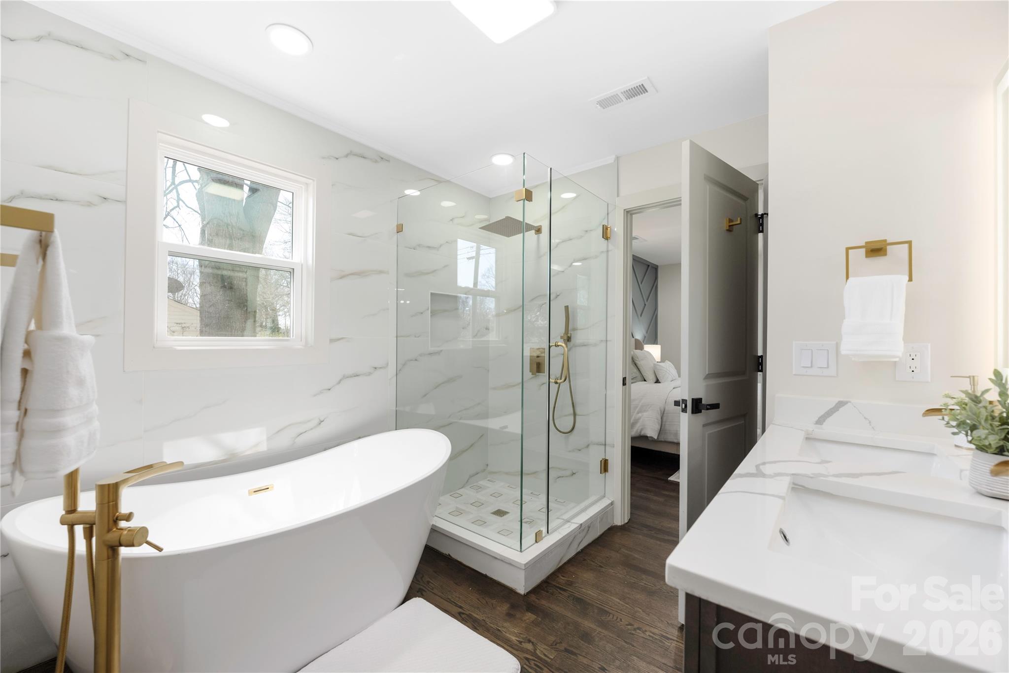 Primary En Suite Bath - 1713 Davis Park Road, Gastonia