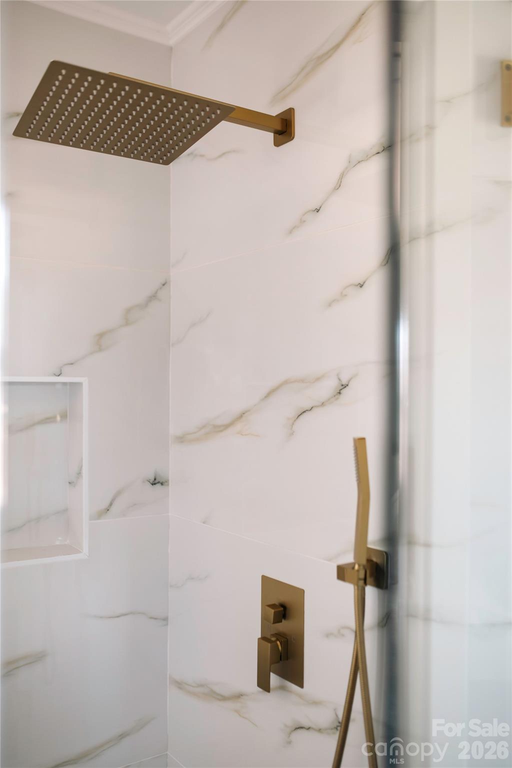 Full Bath in hallway - 1713 Davis Park Road, Gastonia