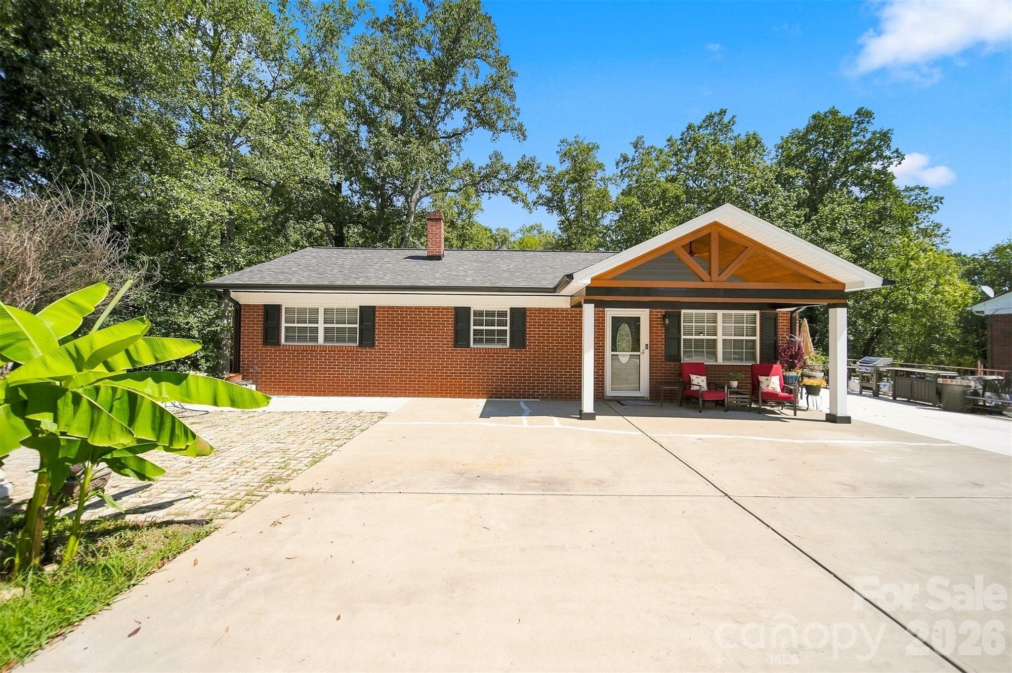 Single Family Residence at 100 30th Avenue NW, Hickory, photo 2 of 27