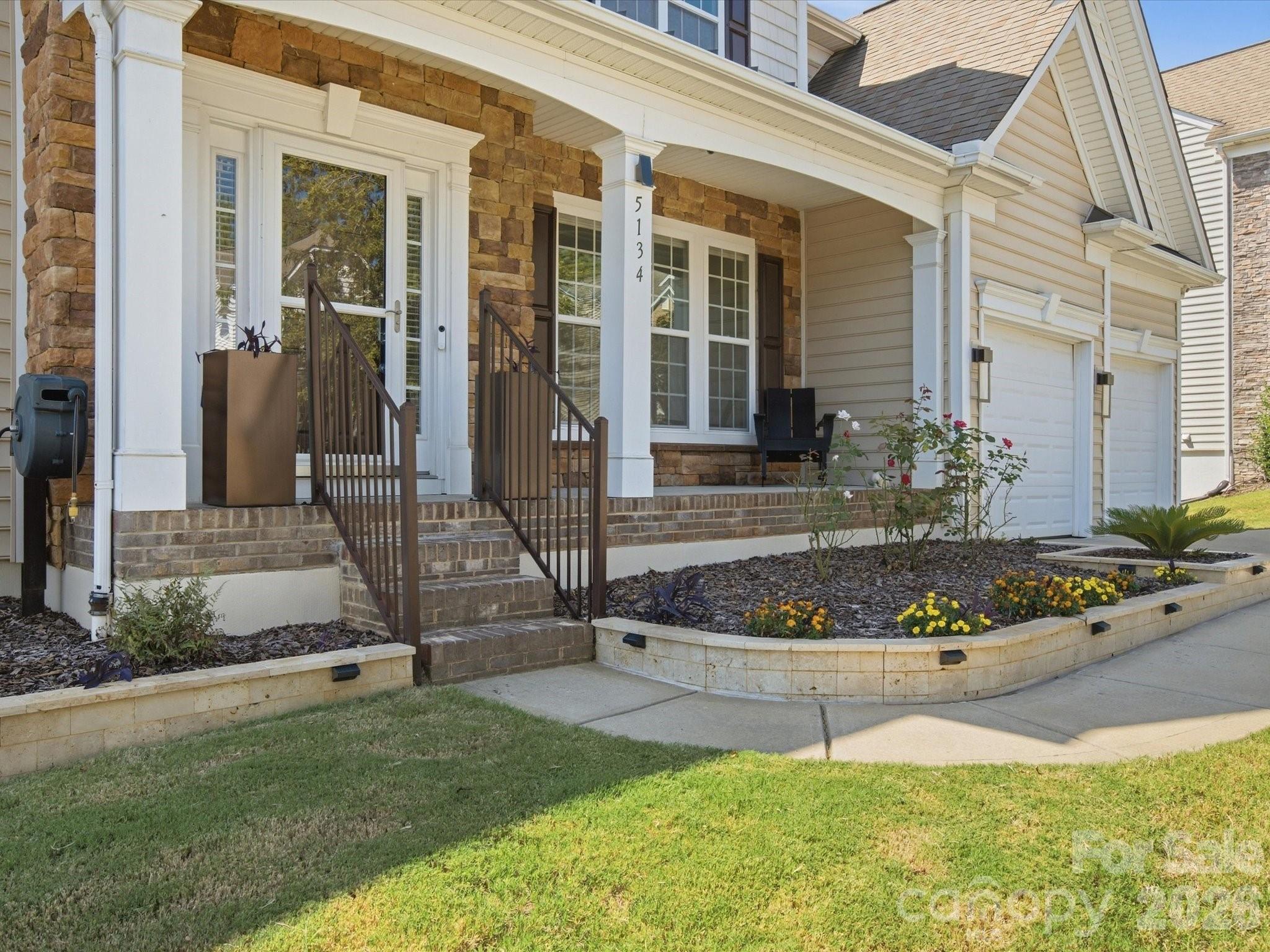 Covered front porch - 5134 Cressingham Drive, Indian Land