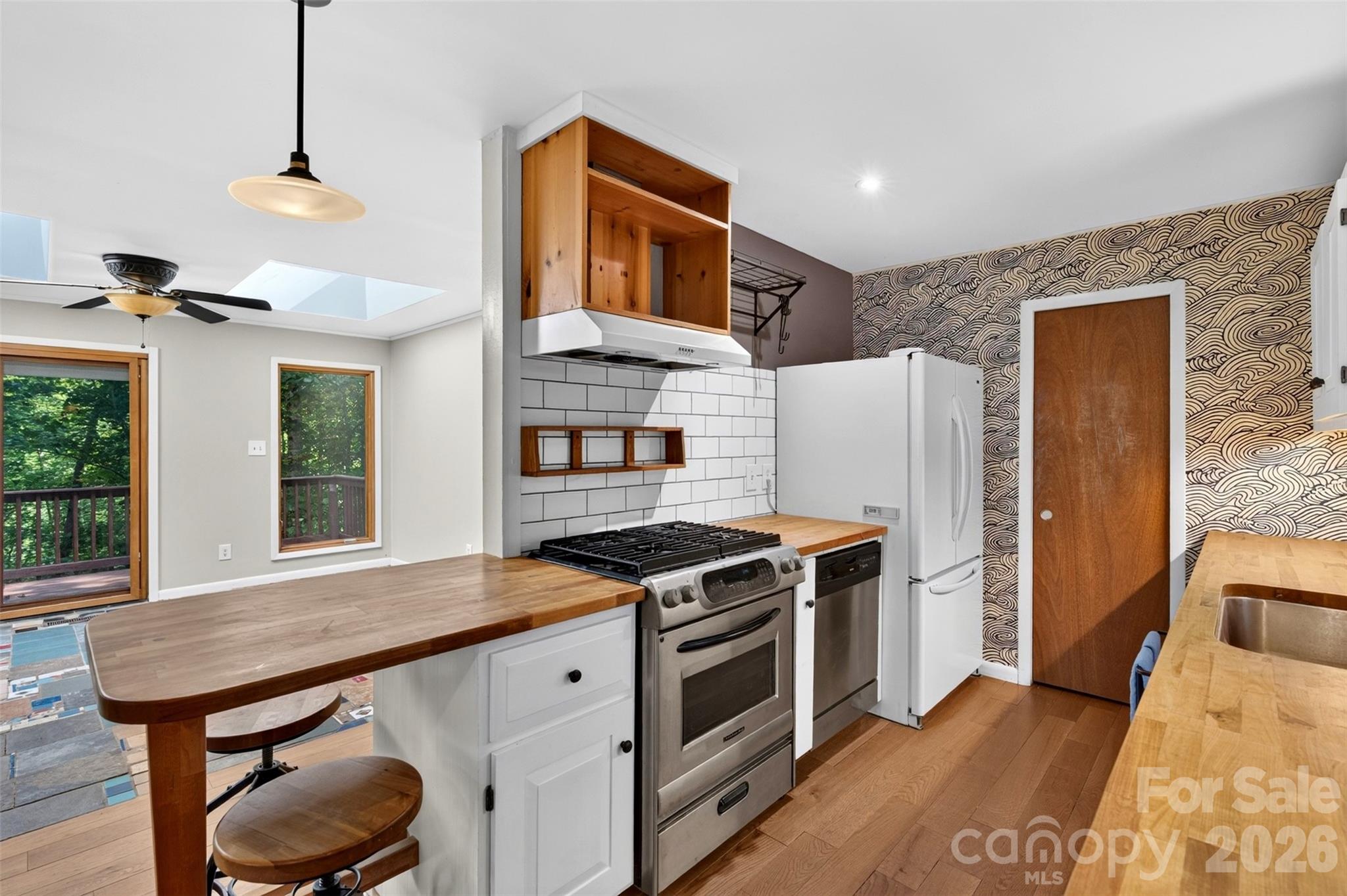 KitchenAid propane stove - 9 Good Neighbor Ridge, Weaverville