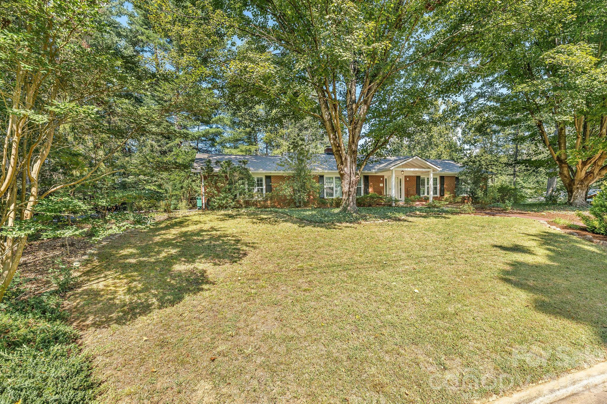 Expansive front yard on cul de sac st. - 1 Pheasant Ridge Drive, Asheville