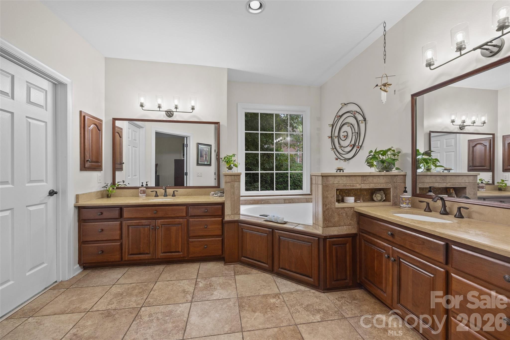 Single Family Residence at 919 Thorn Ridge Lane, Lake Wylie, photo 15 of 47