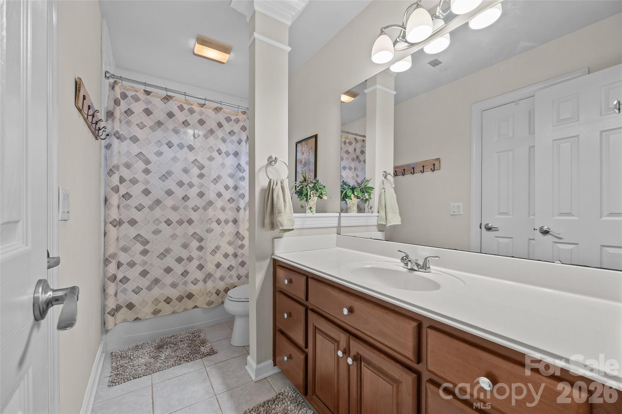 Single Family Residence at 919 Thorn Ridge Lane, Lake Wylie, photo 23 of 47