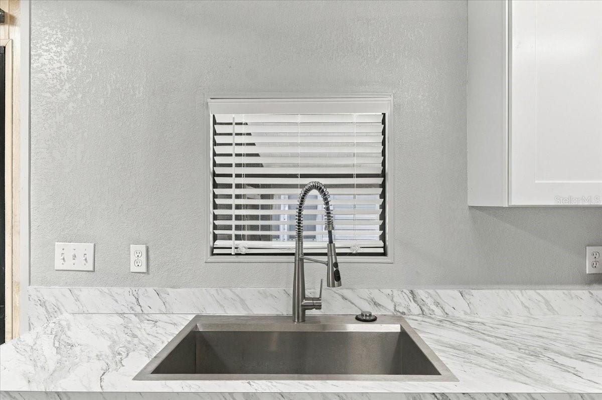 Updated Kitchen - 4212 CEDARWOOD ST, WINTER HAVEN
