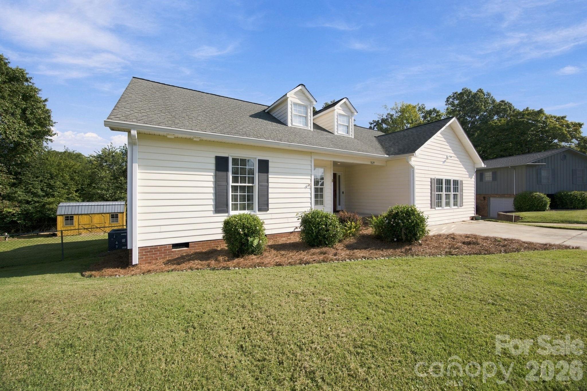 Single Family Residence at 1829 Kenmore Drive, Statesville, photo 3 of 40