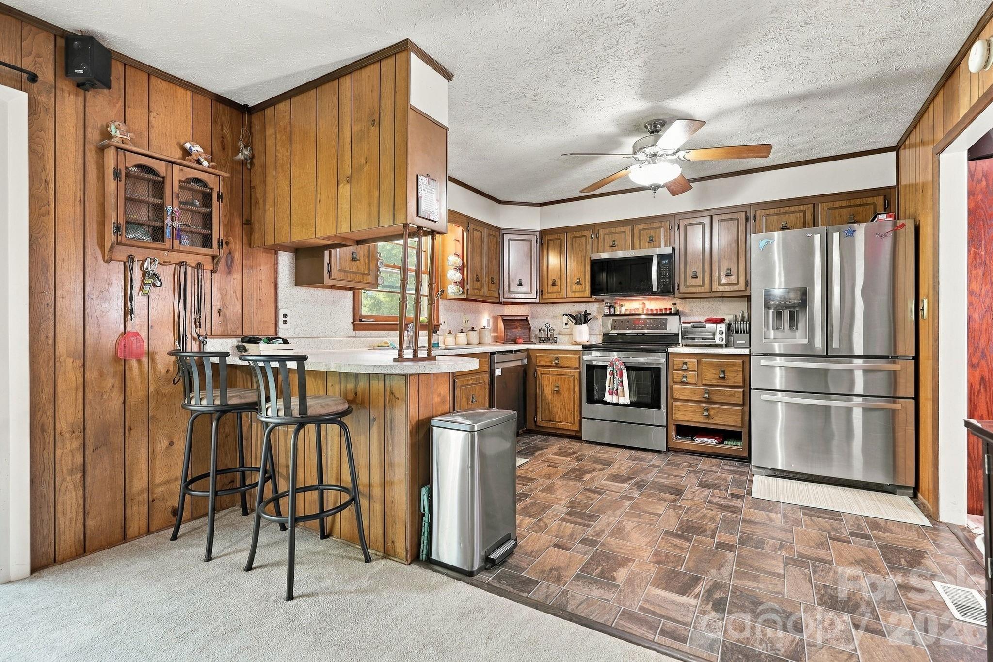 Single Family Residence at 7 Fieldcrest Circle, Asheville, photo 10 of 36