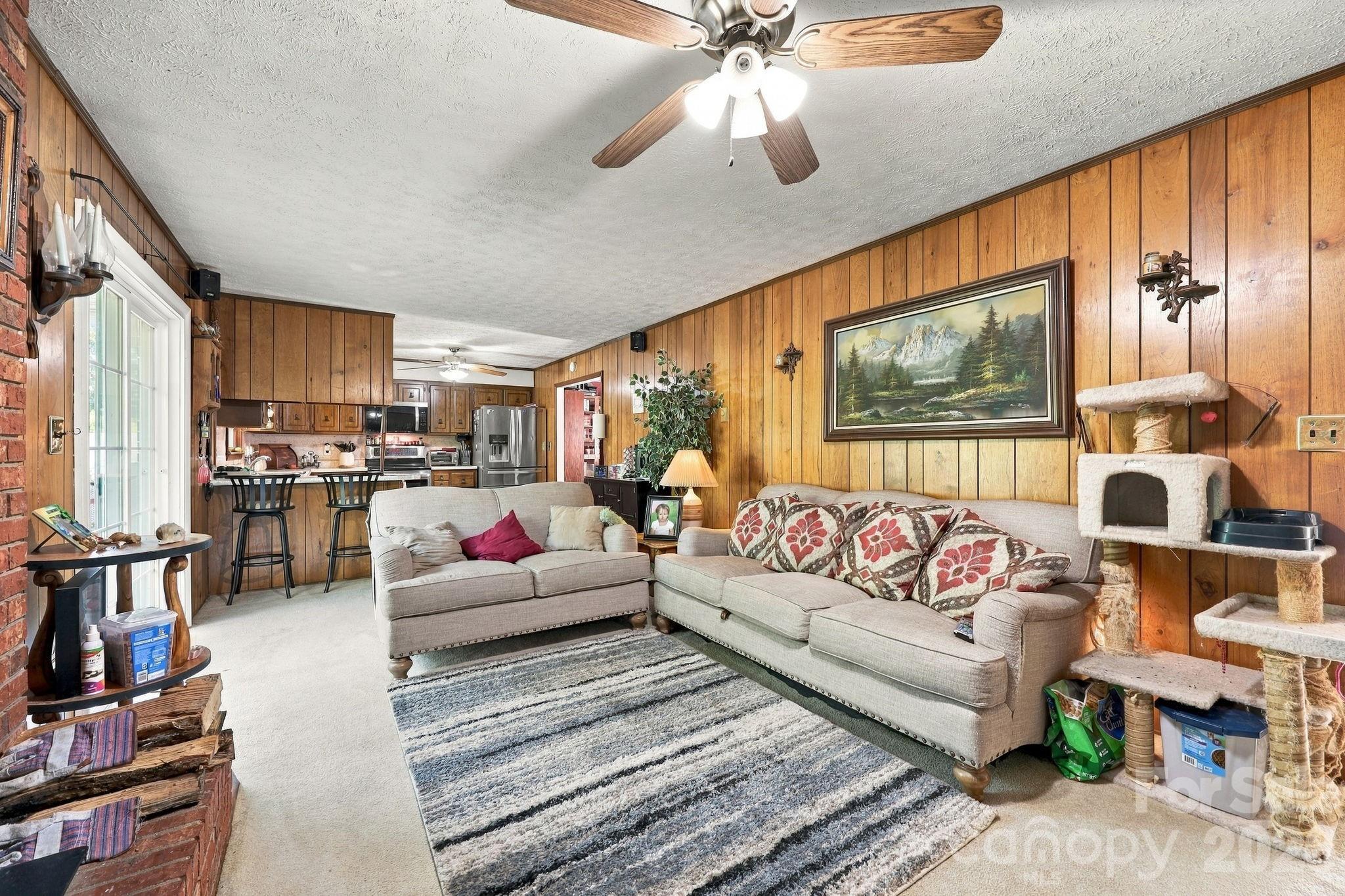 Single Family Residence at 7 Fieldcrest Circle, Asheville, photo 11 of 36