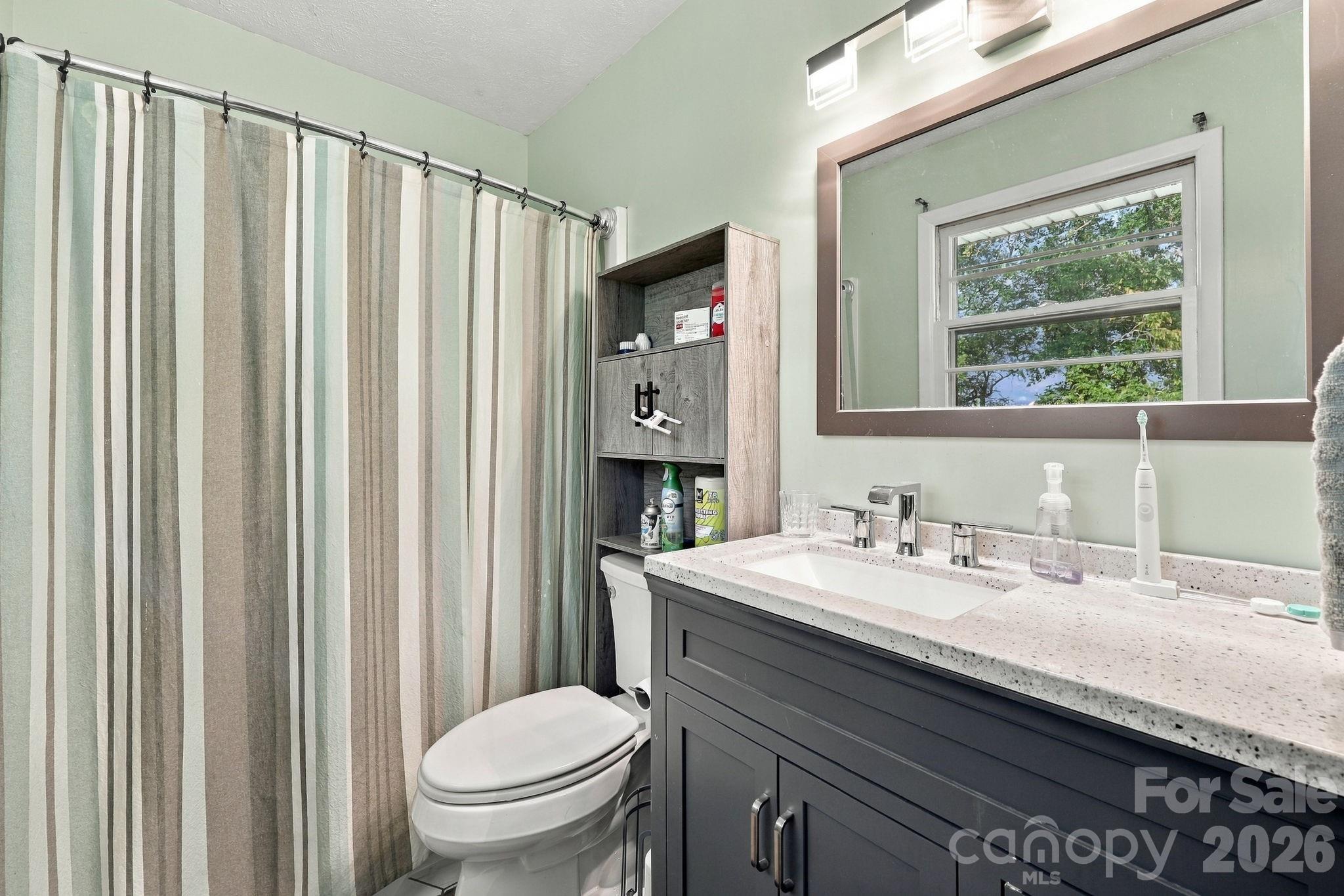 Single Family Residence at 7 Fieldcrest Circle, Asheville, photo 17 of 36