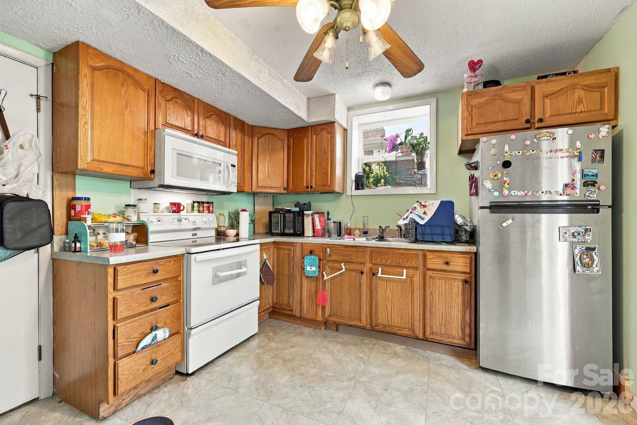 Single Family Residence at 7 Fieldcrest Circle, Asheville, photo 21 of 36
