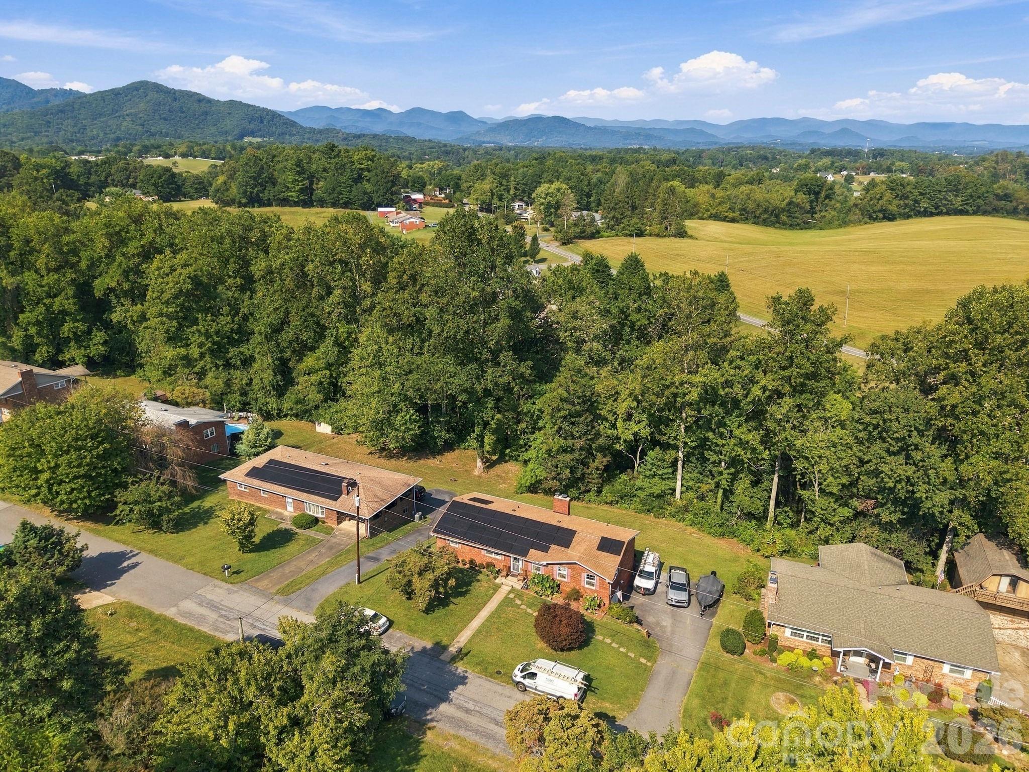 Single Family Residence at 7 Fieldcrest Circle, Asheville, photo 34 of 36