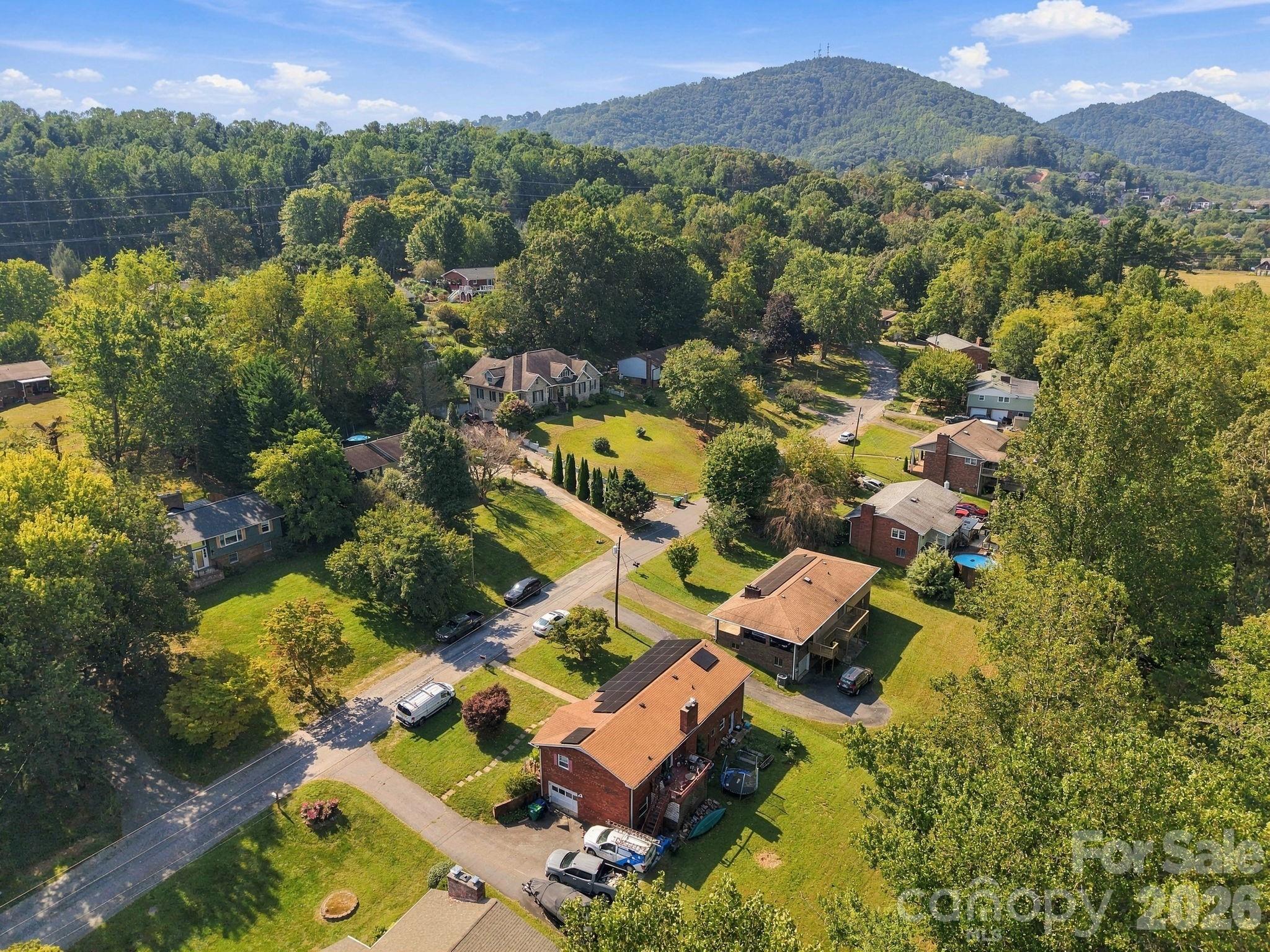 Single Family Residence at 7 Fieldcrest Circle, Asheville, photo 35 of 36