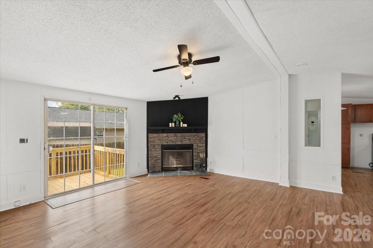 Single Family Residence at 109 Puett Drive, Dallas, photo 10 of 33