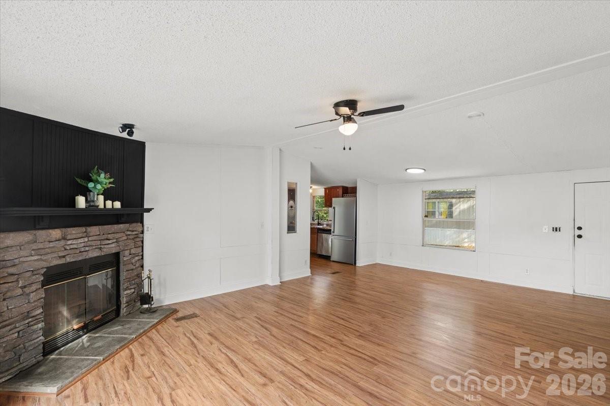 Single Family Residence at 109 Puett Drive, Dallas, photo 11 of 33