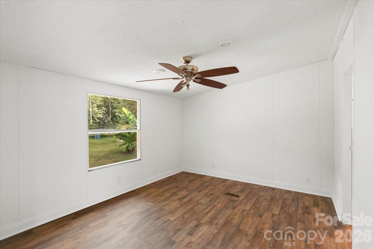 Single Family Residence at 109 Puett Drive, Dallas, photo 16 of 33