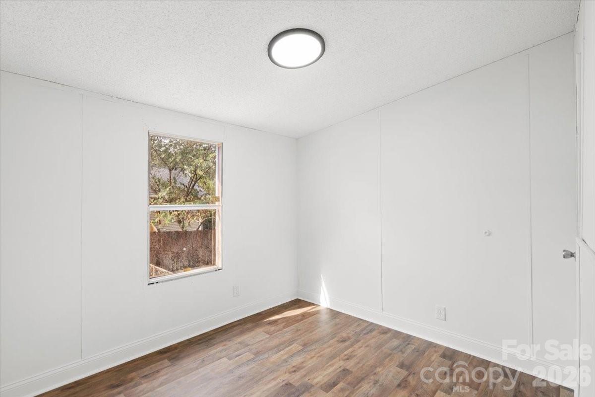 Single Family Residence at 109 Puett Drive, Dallas, photo 24 of 33