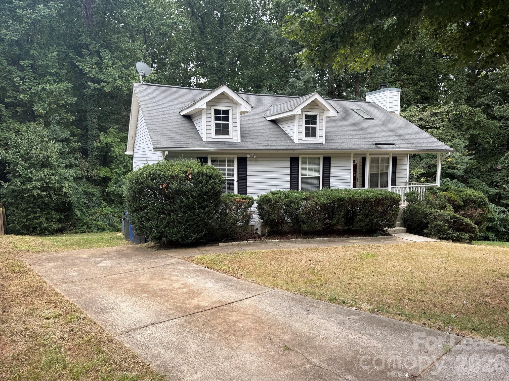 Single Family Residence at 8006 Maxwelton Drive, Huntersville, photo 2 of 18