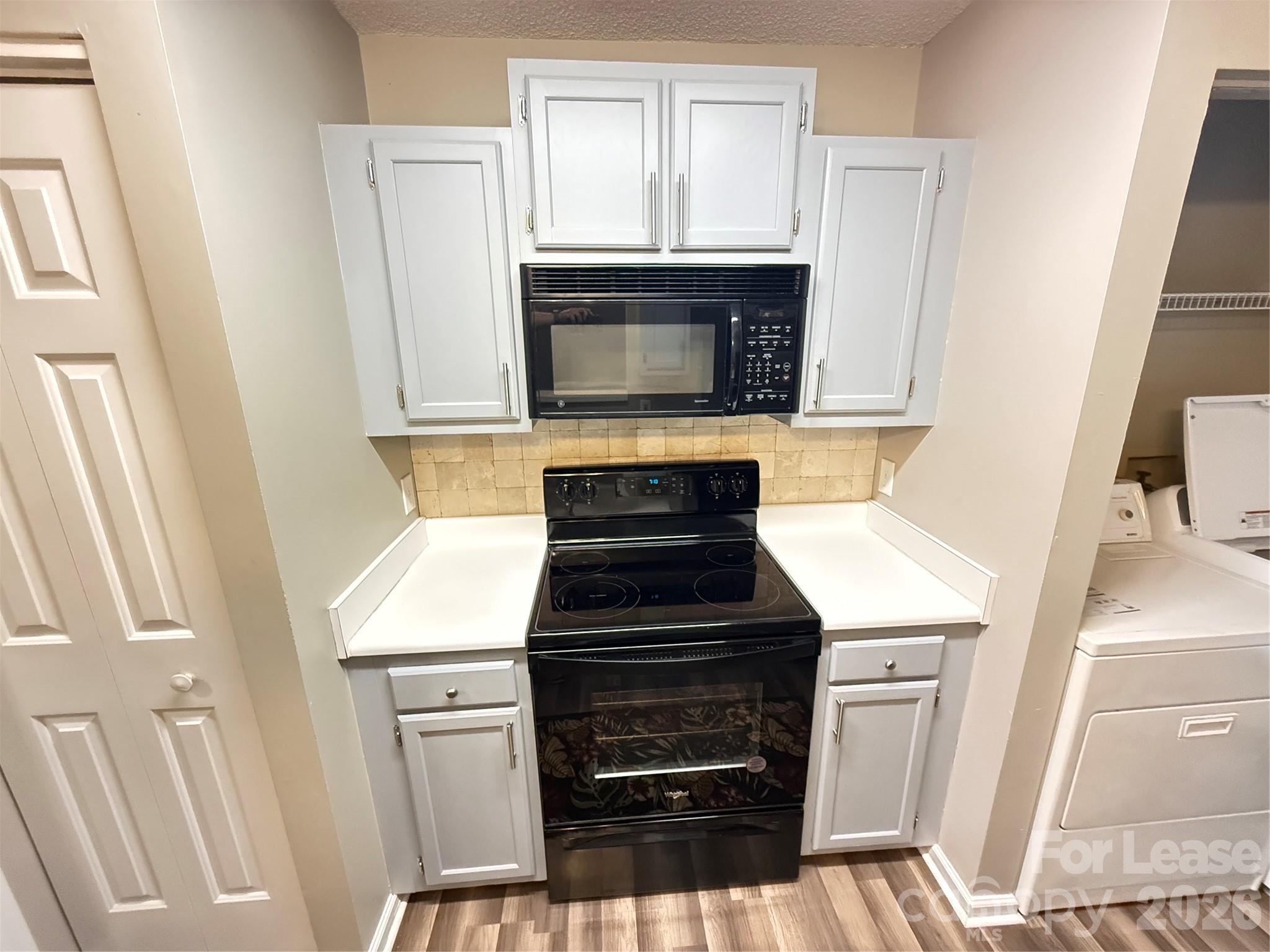 Single Family Residence at 8006 Maxwelton Drive, Huntersville, photo 8 of 18