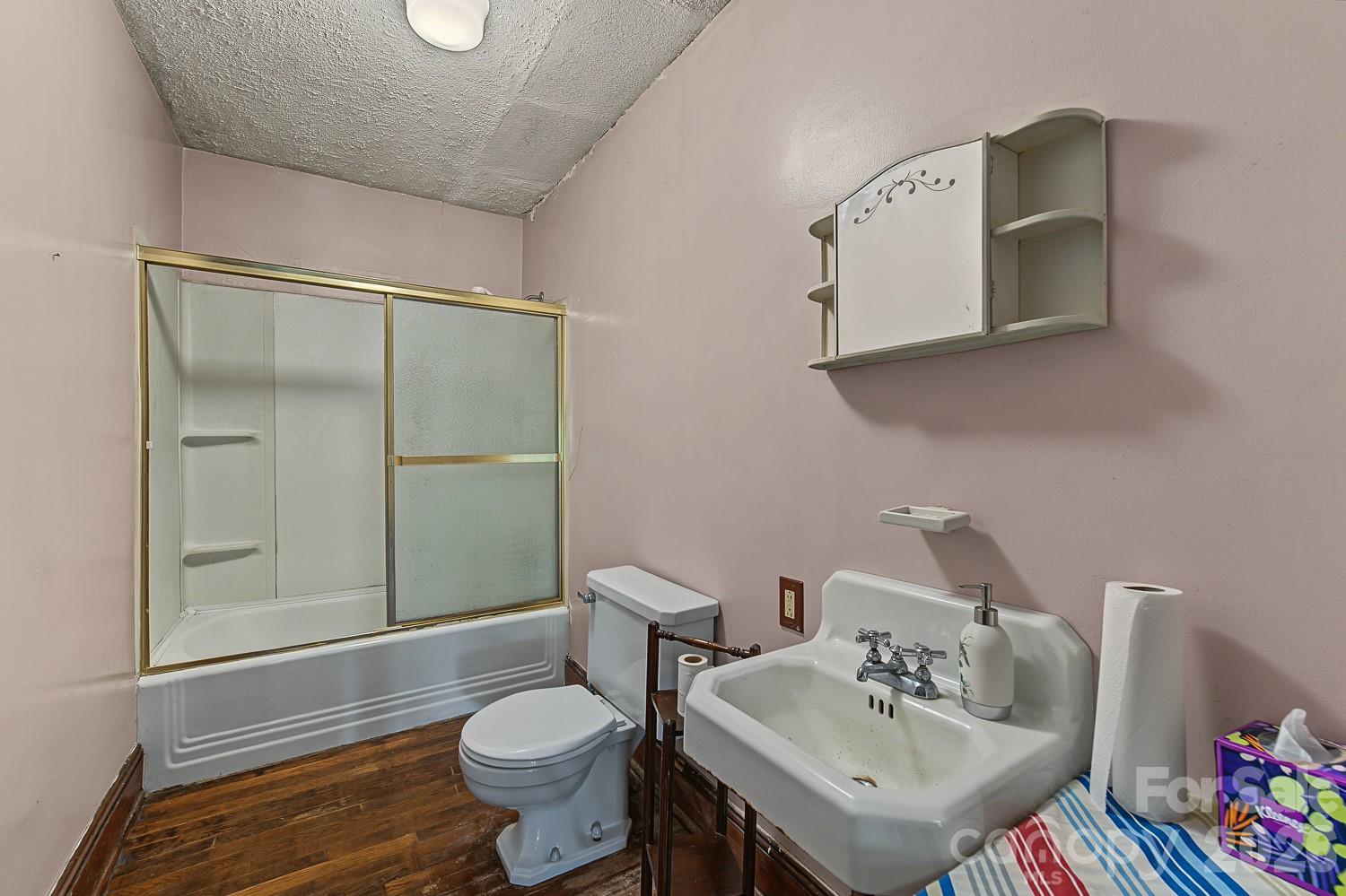 hallway bathroom - 314 Trammell Avenue, Canton