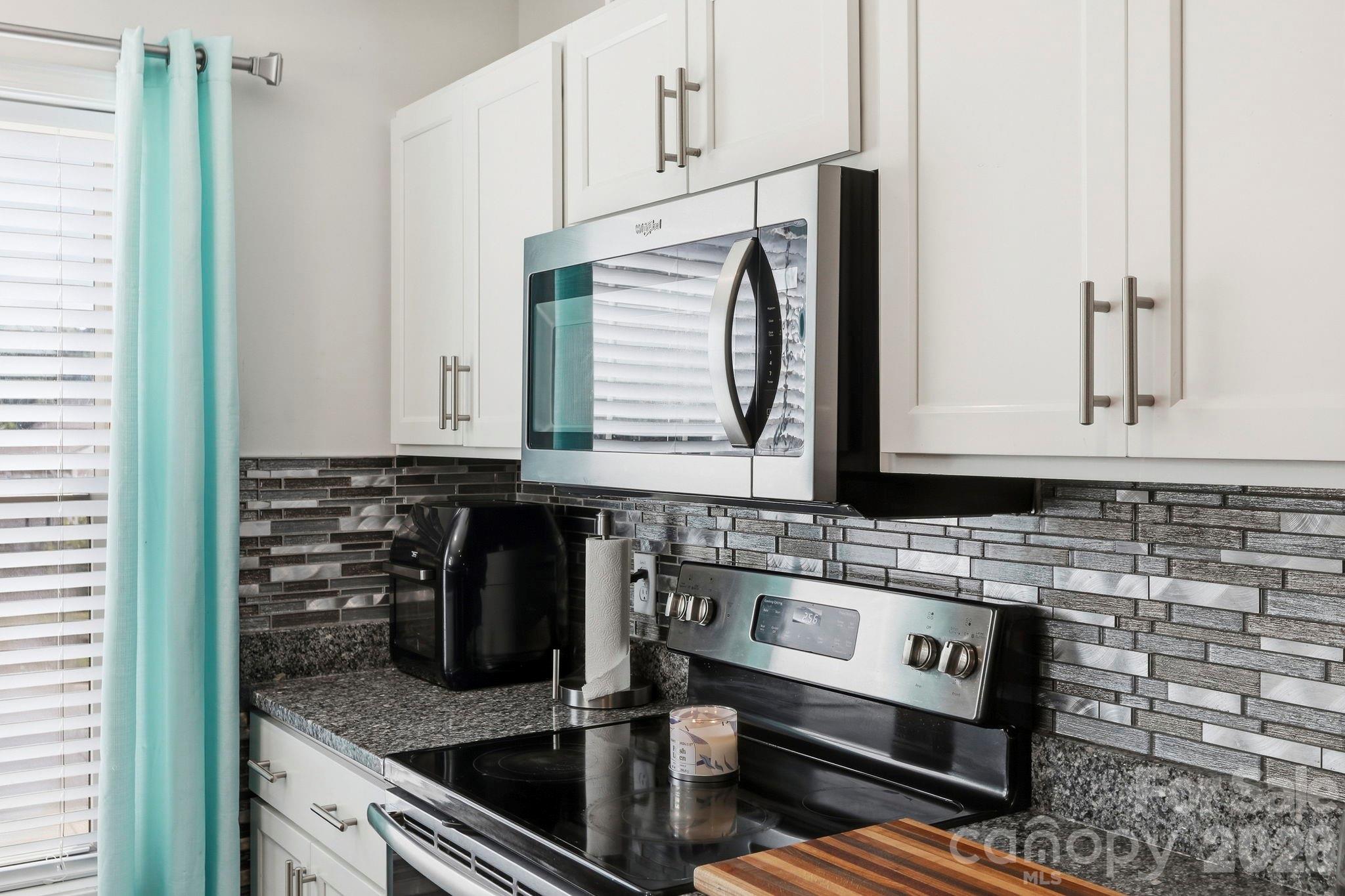 Single Family Residence at 11 Yarrow Meadow Road, Weaverville, photo 12 of 47