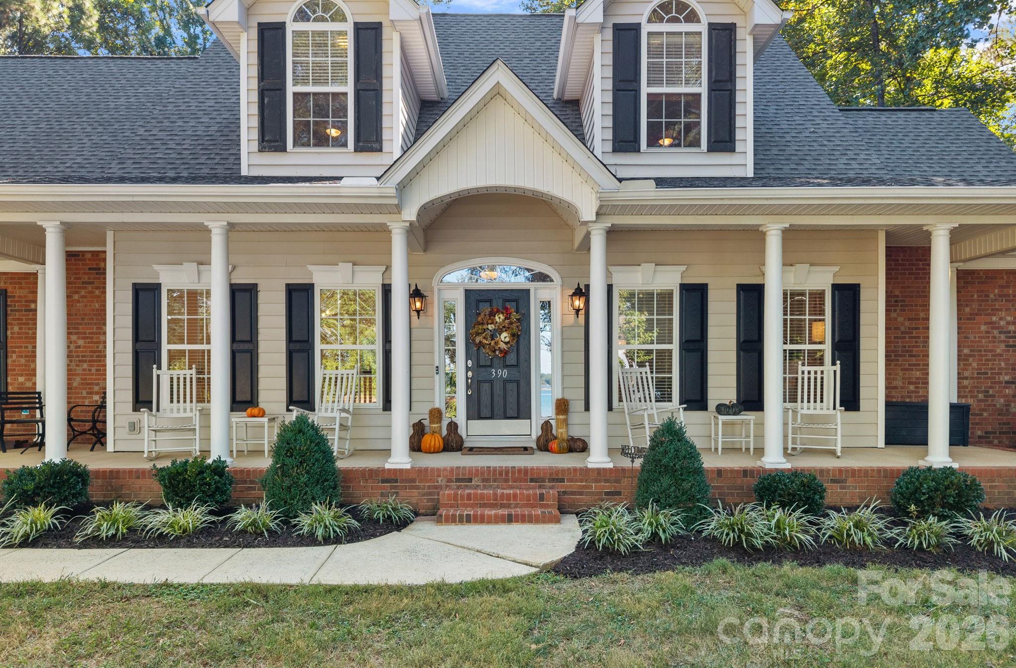 Single Family Residence at 390 Robinson Road, Mooresville, photo 2 of 42