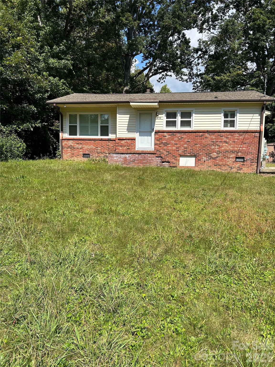 Single Family Residence at 110 9th Street, Black Mountain, photo 2 of 18