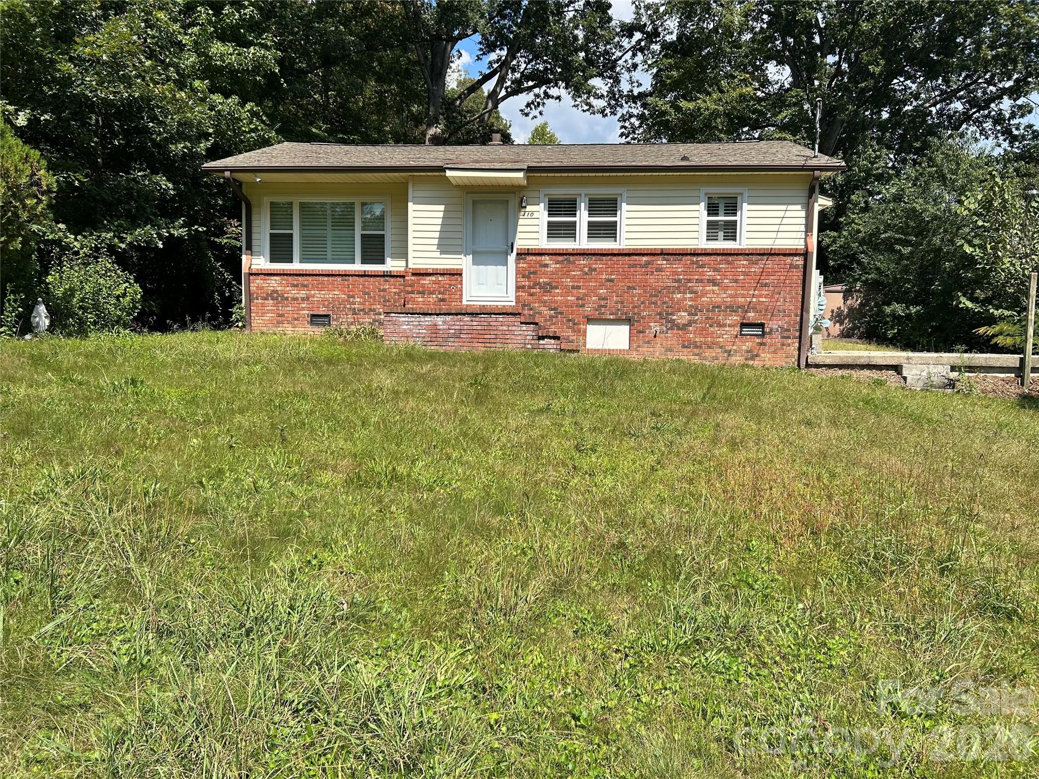 Single Family Residence at 110 9th Street, Black Mountain, photo 3 of 18