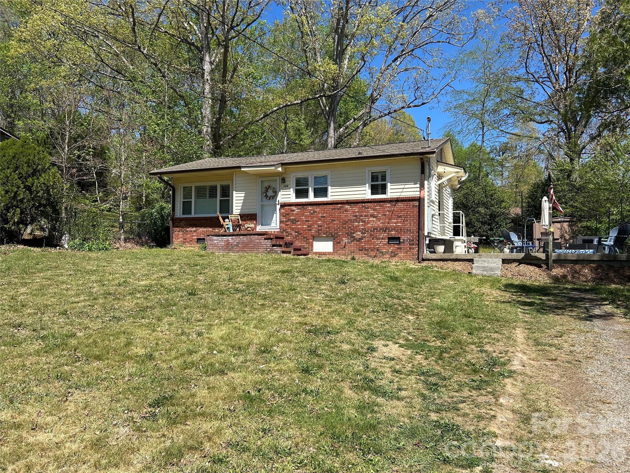 Single Family Residence at 110 9th Street, Black Mountain, photo 4 of 18