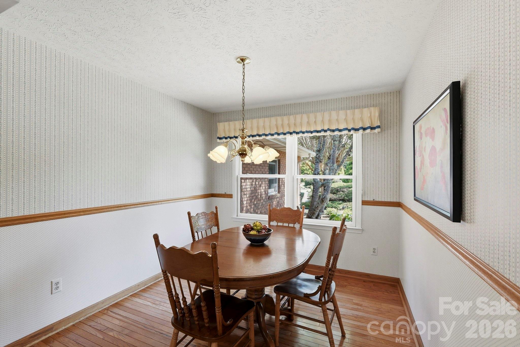 Spacious eat-in kitchen space - 244 Mountain Valley Drive, Hendersonville