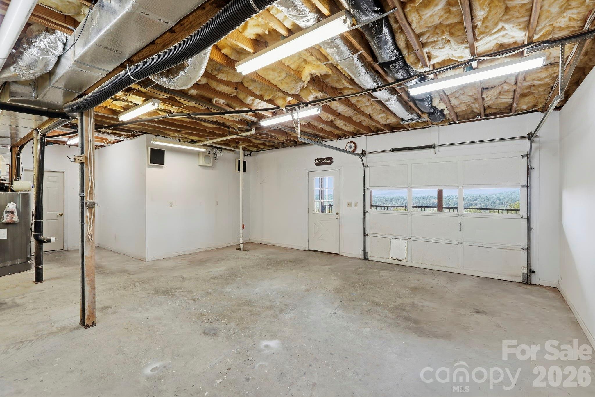 Spacious workshop - 244 Mountain Valley Drive, Hendersonville