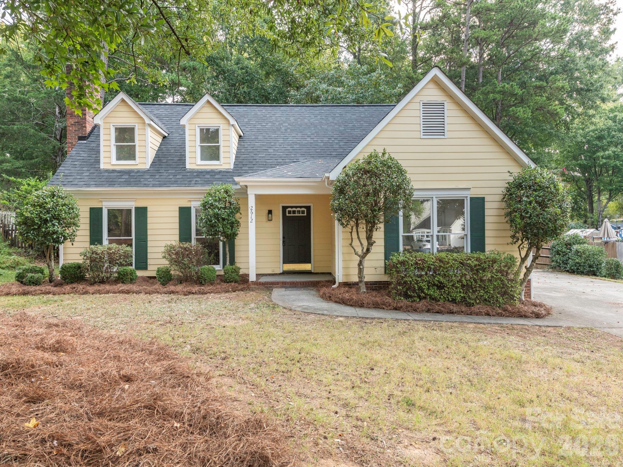 Single Family Residence at 2612 Heathershire Lane, Matthews, photo 2 of 35