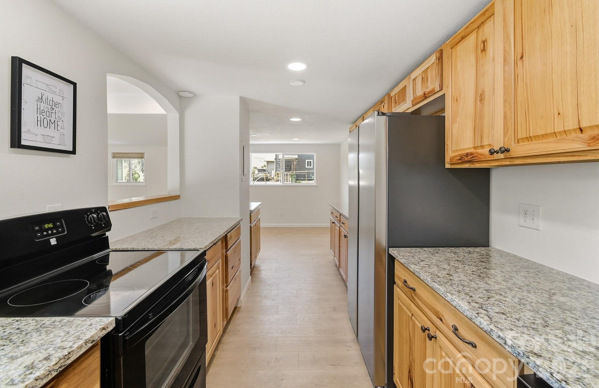 Single Family Residence at 21 Oak Hill Drive, Asheville, photo 2 of 37