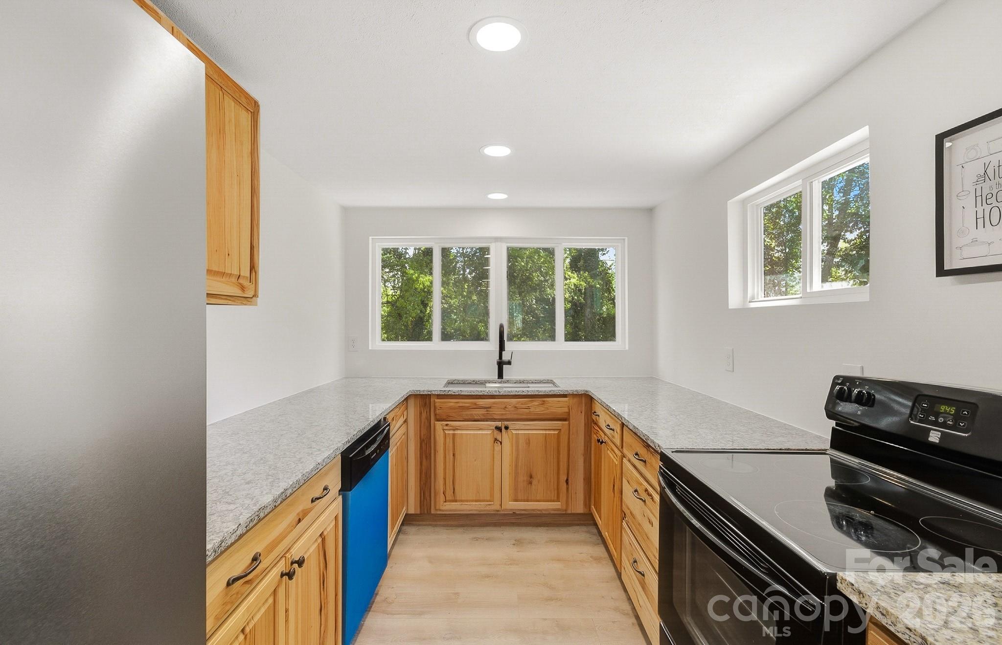 Single Family Residence at 21 Oak Hill Drive, Asheville, photo 18 of 37