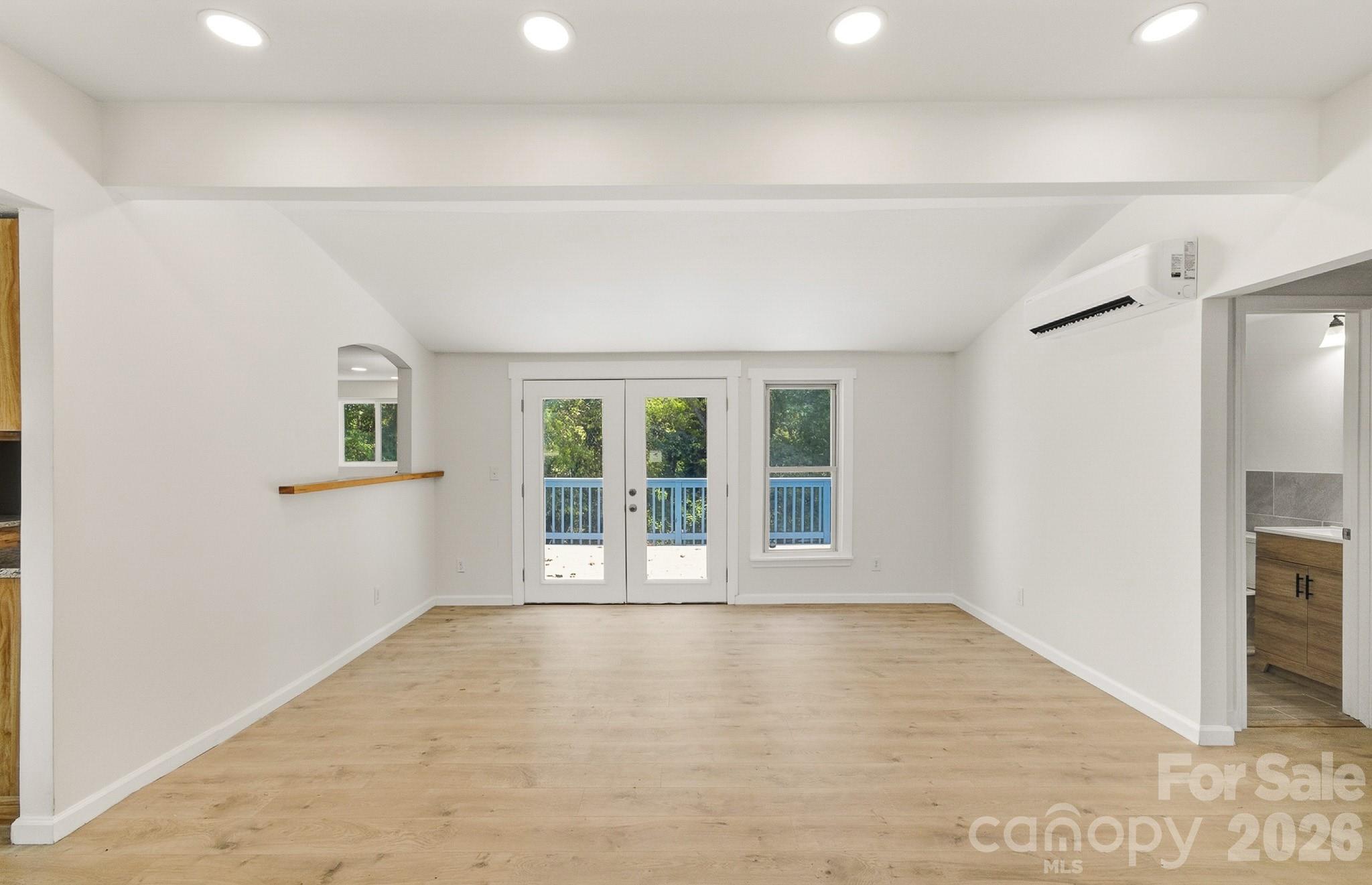 Single Family Residence at 21 Oak Hill Drive, Asheville, photo 20 of 37