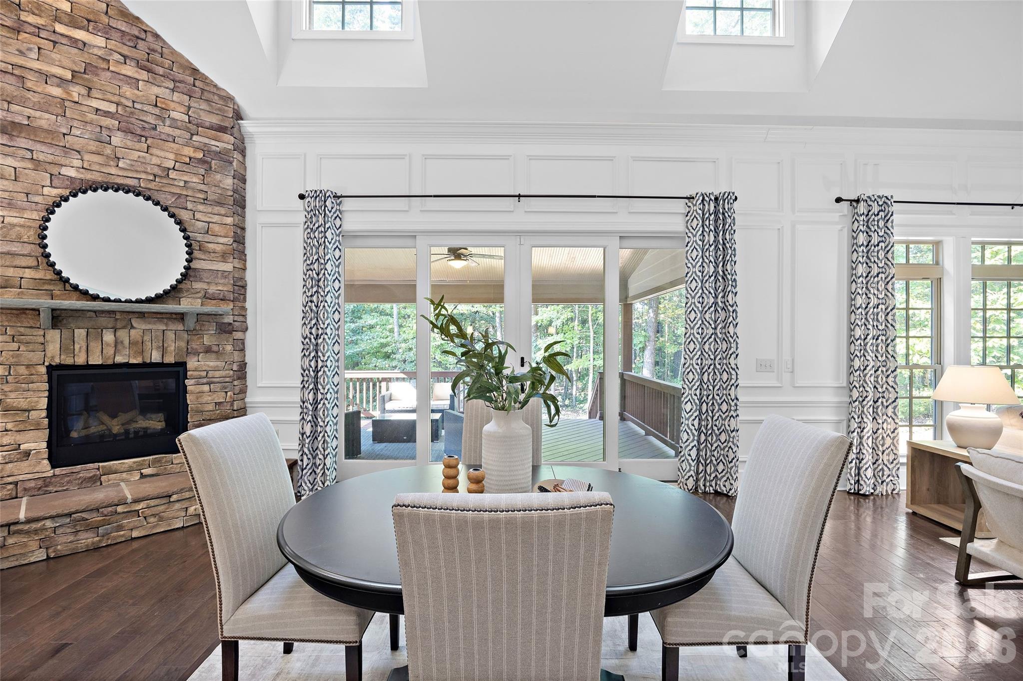 Breakfast area - 1623 Hawkstone Drive, Waxhaw