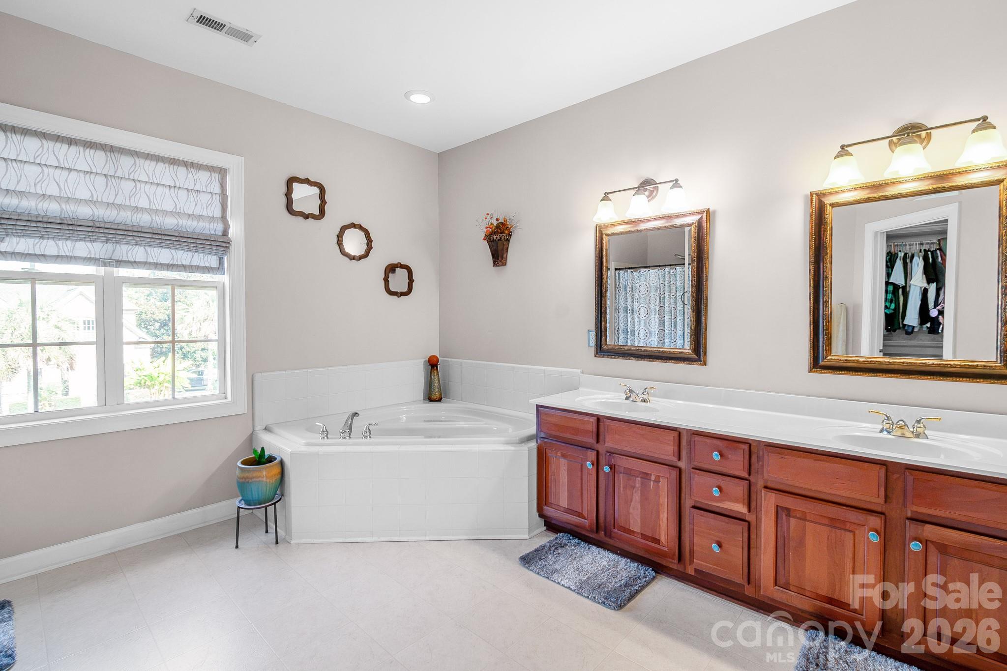 Single Family Residence at 402 Deercross Lane, Waxhaw, photo 22 of 32