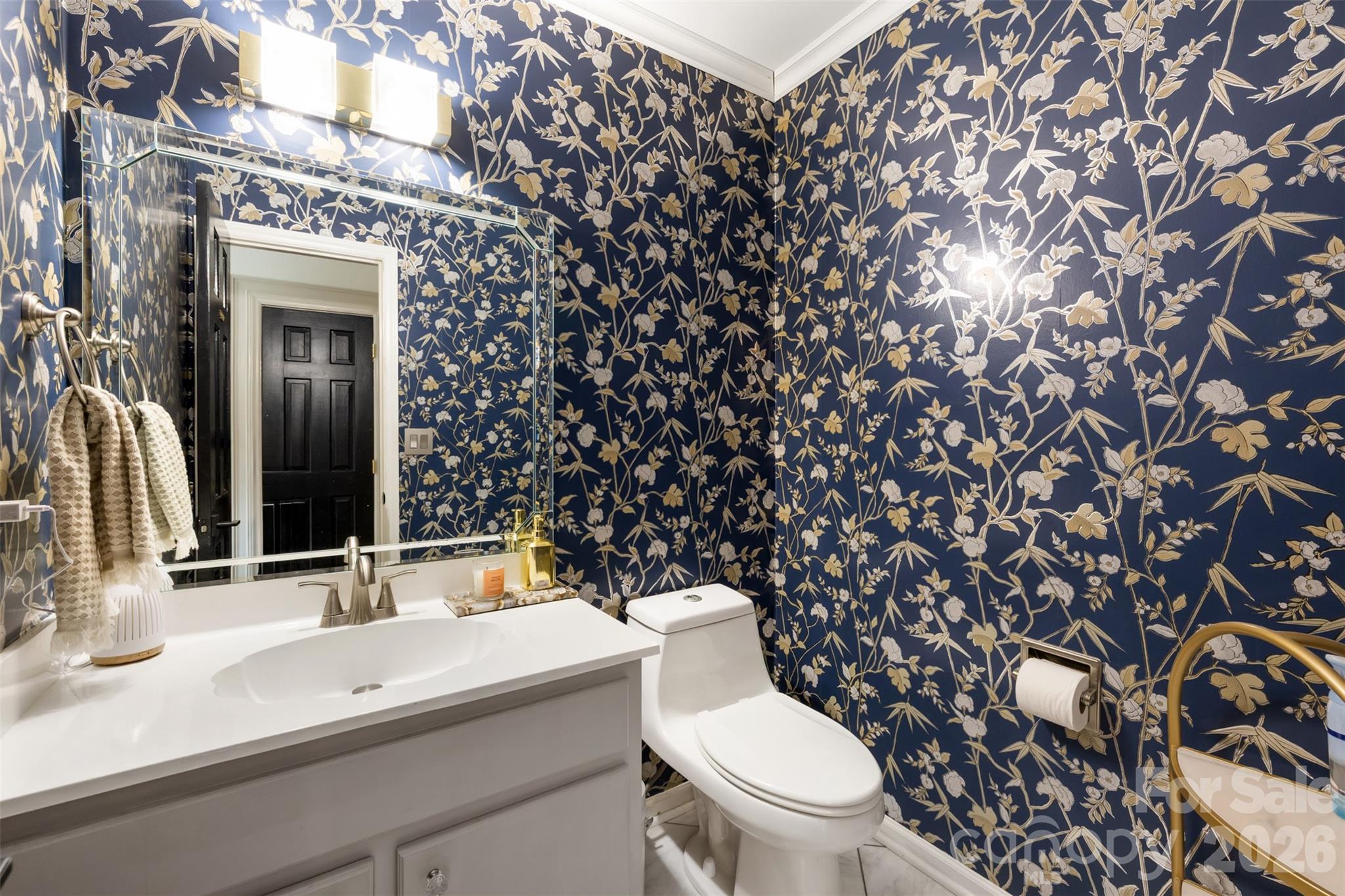 Main floor powder room. - 27 Timberidge Drive, Lake Wylie