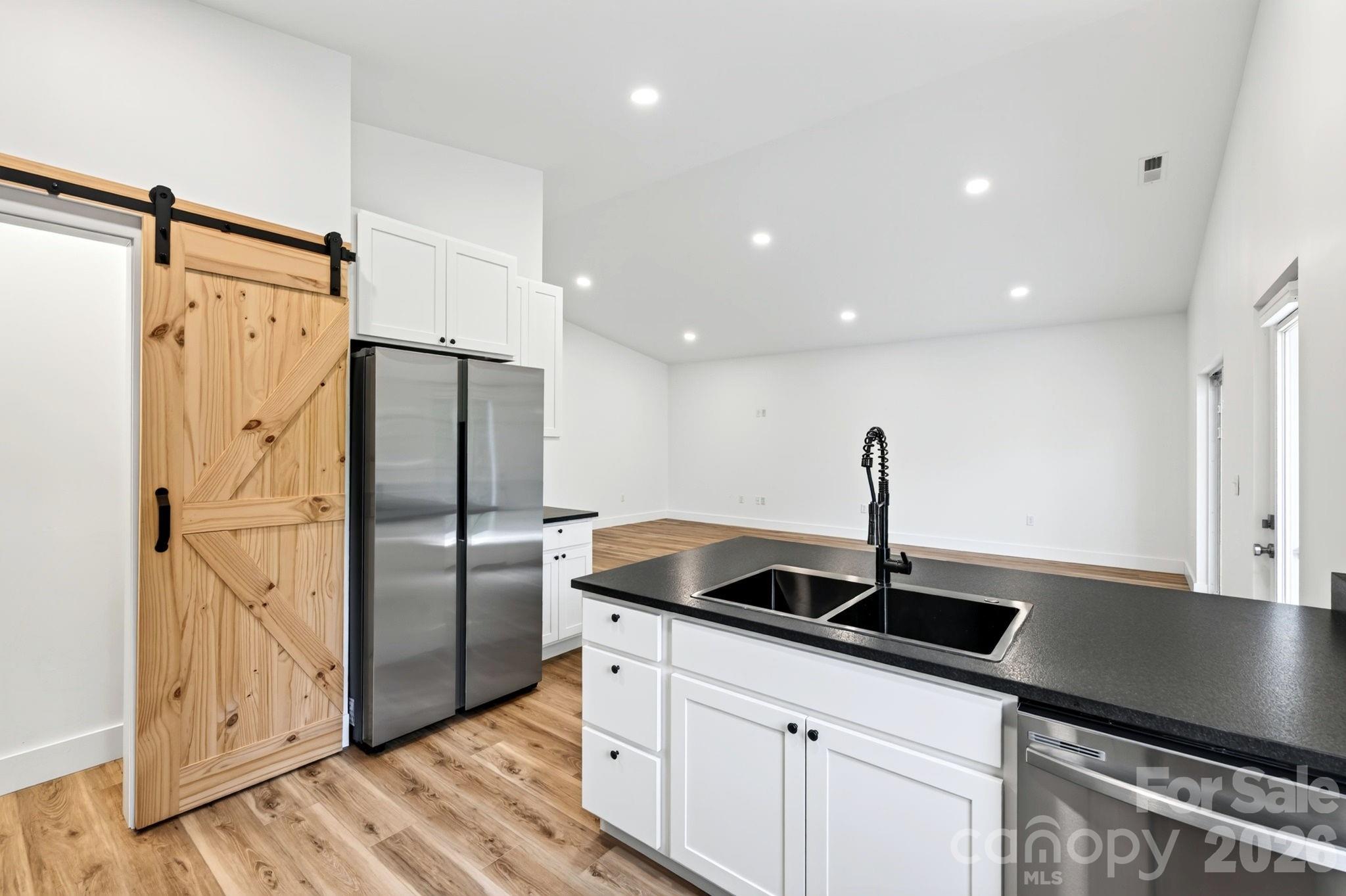 Walk-in Pantry - 60 Pearl Street, Black Mountain