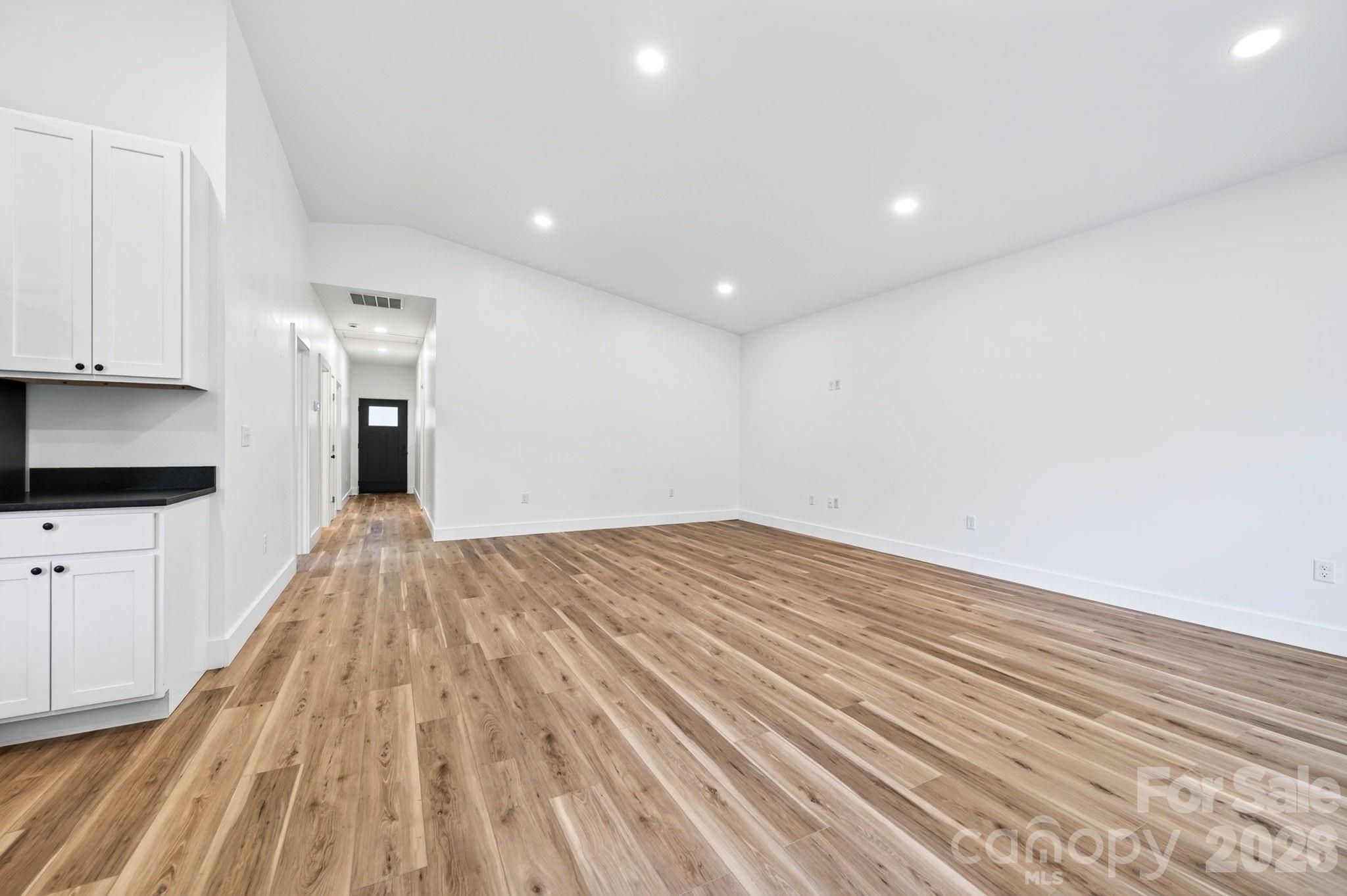 Large Vaulted Living Area - 60 Pearl Street, Black Mountain